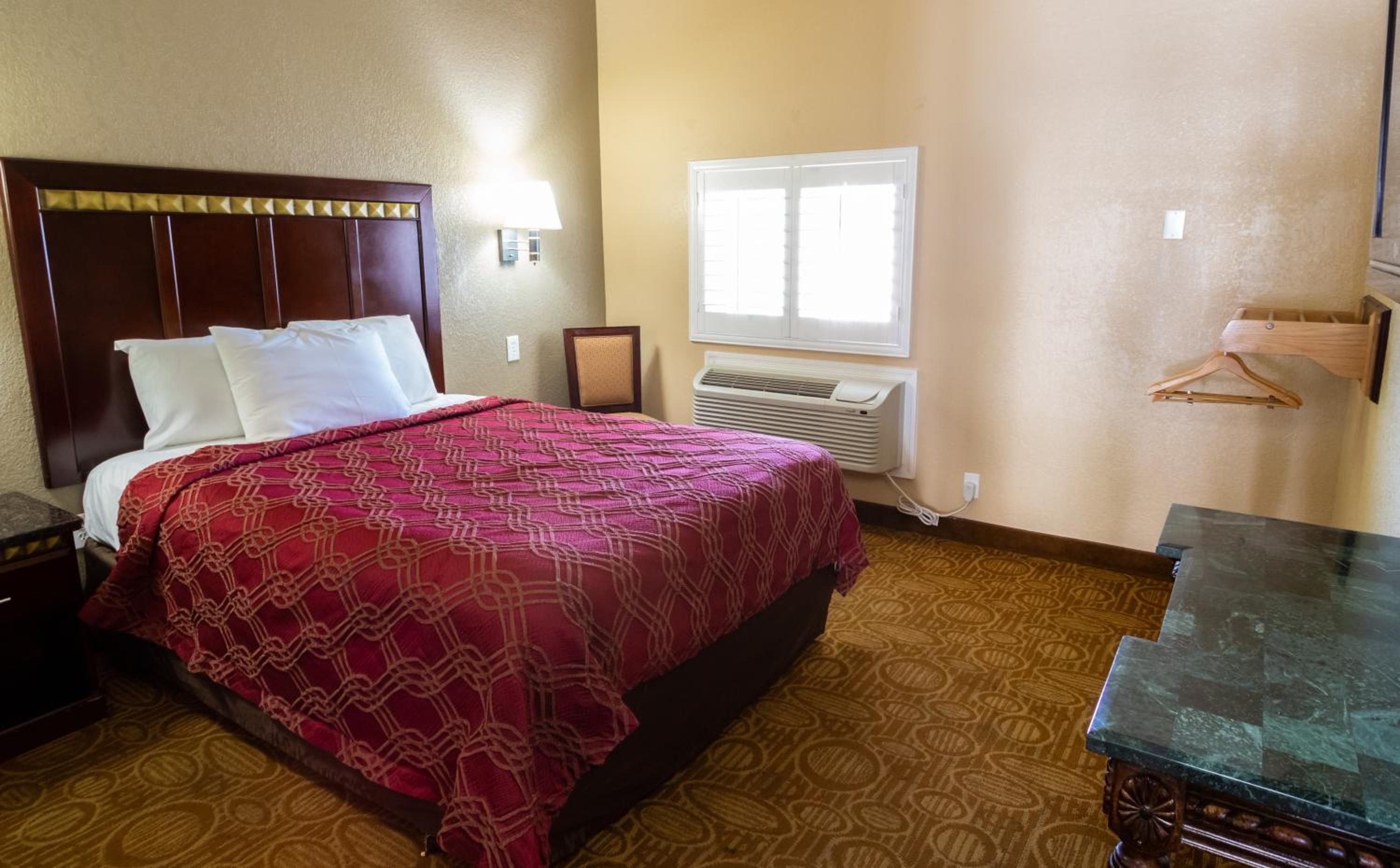 Queen Room - Accessible/Nonsmoking - Photo 2