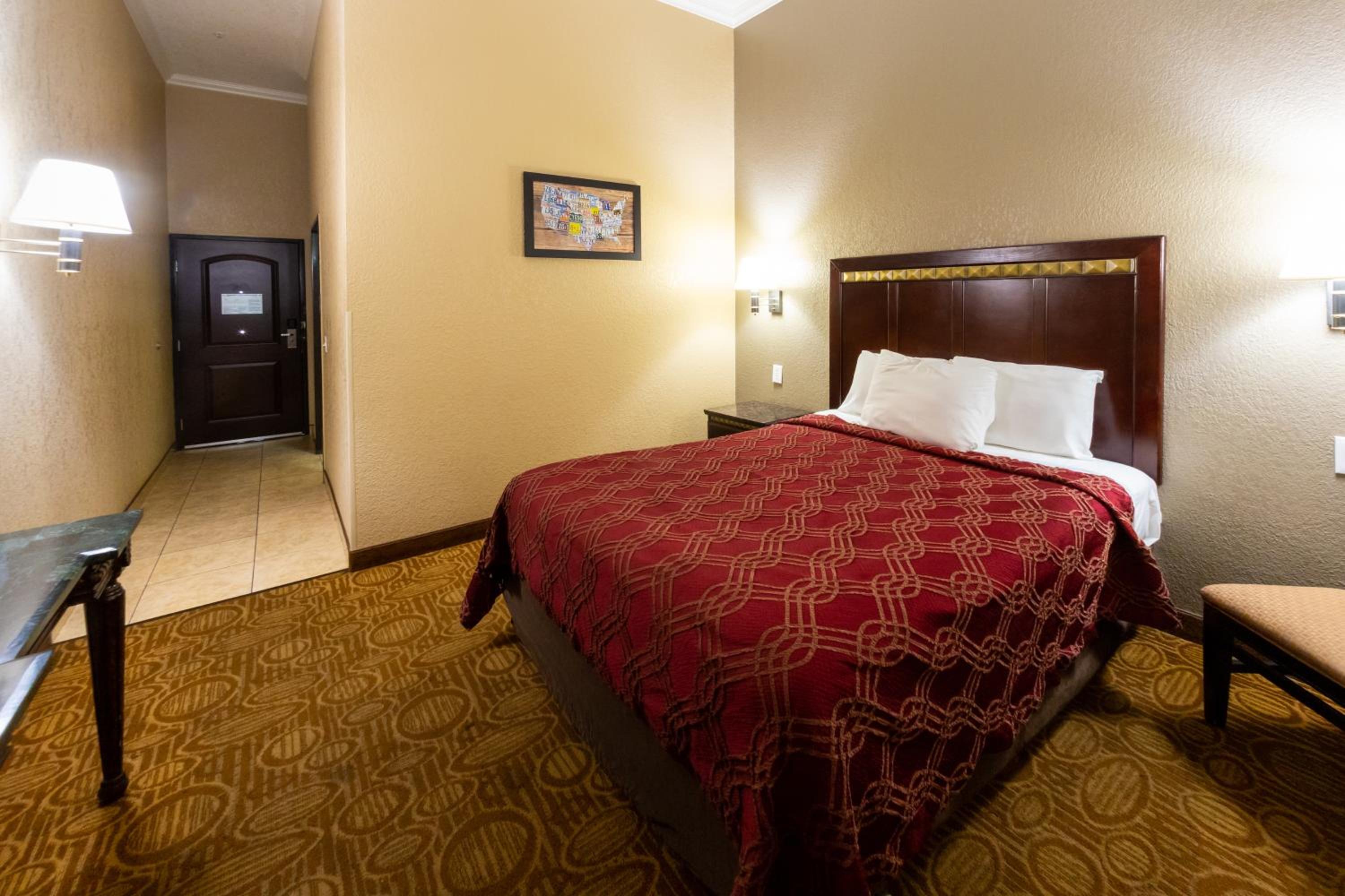 Queen Room - Accessible/Nonsmoking - Photo 1