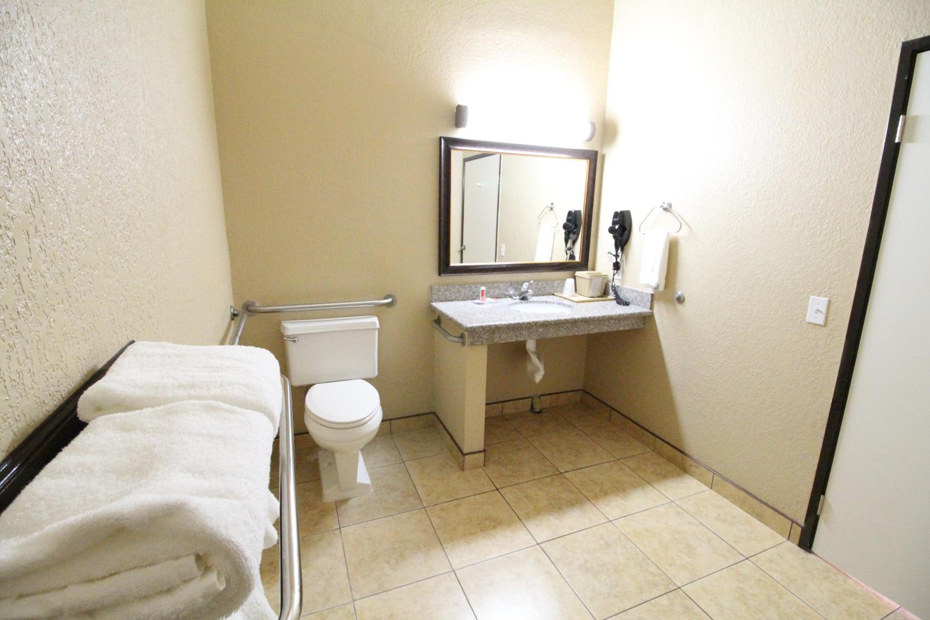 Queen Room - Accessible/Nonsmoking - Photo 4