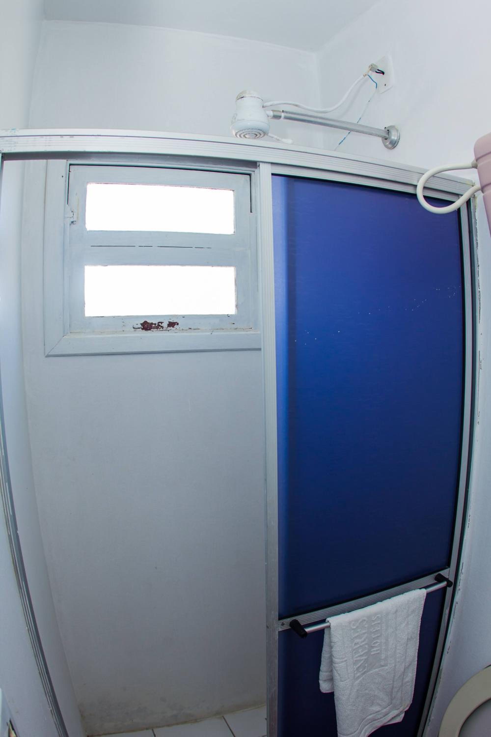 Economy Quadruple Room - Photo 10