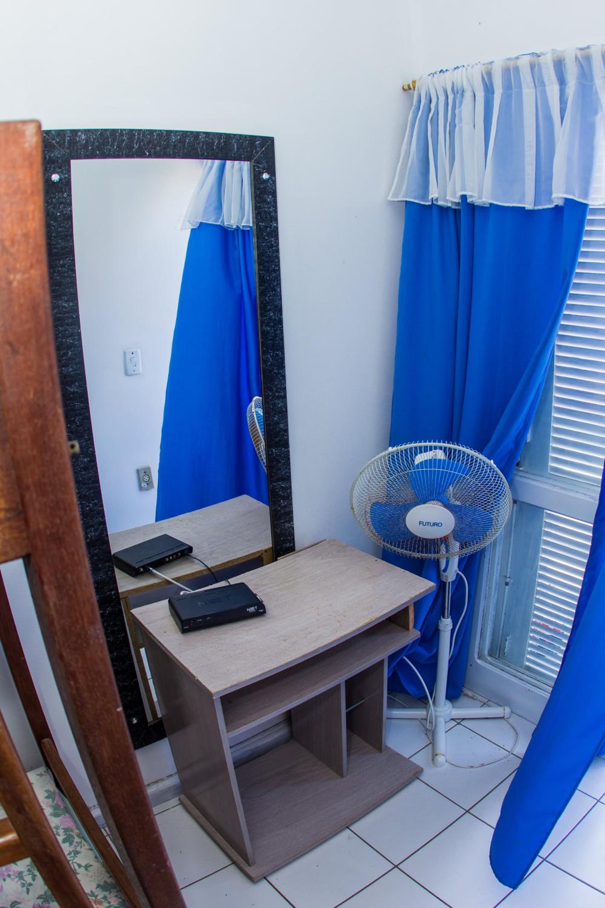 Economy Quadruple Room - Photo 9