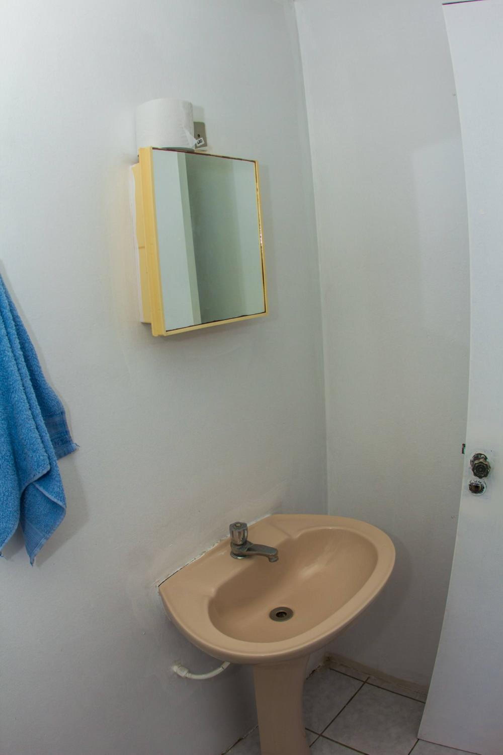 Budget Double Room - Photo 12