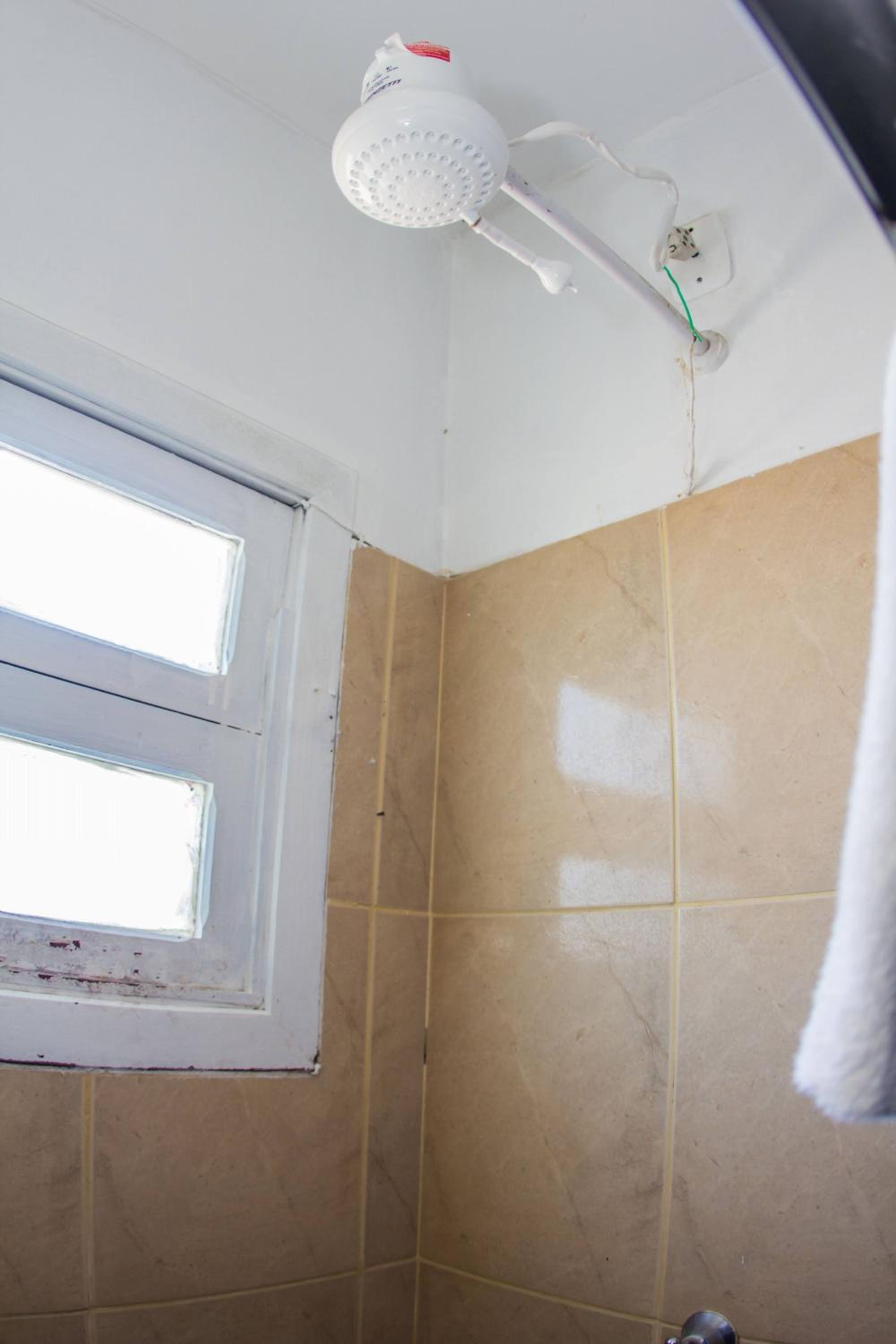 Quadruple Room - Photo 11