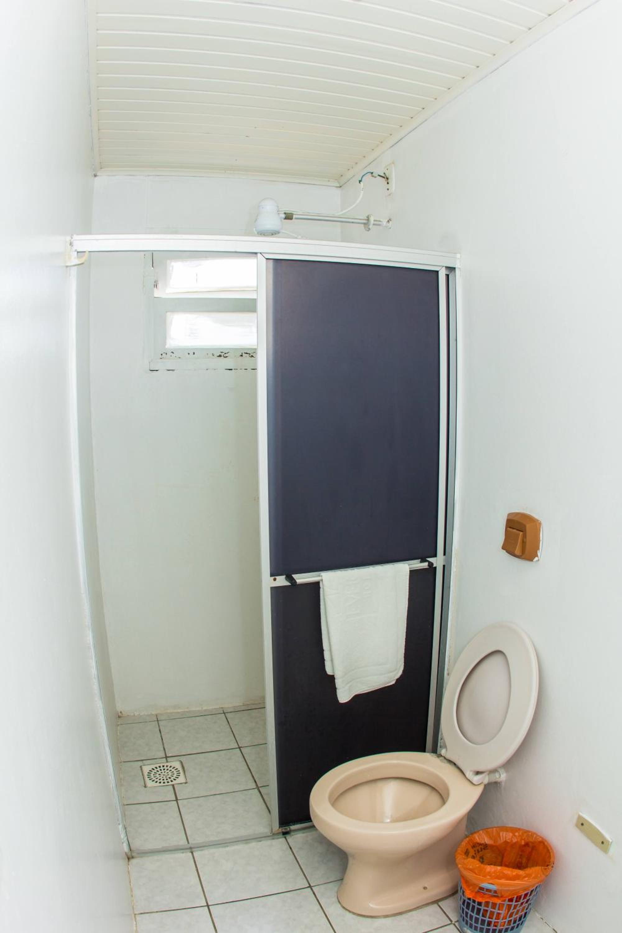 Budget Double Room - Photo 13
