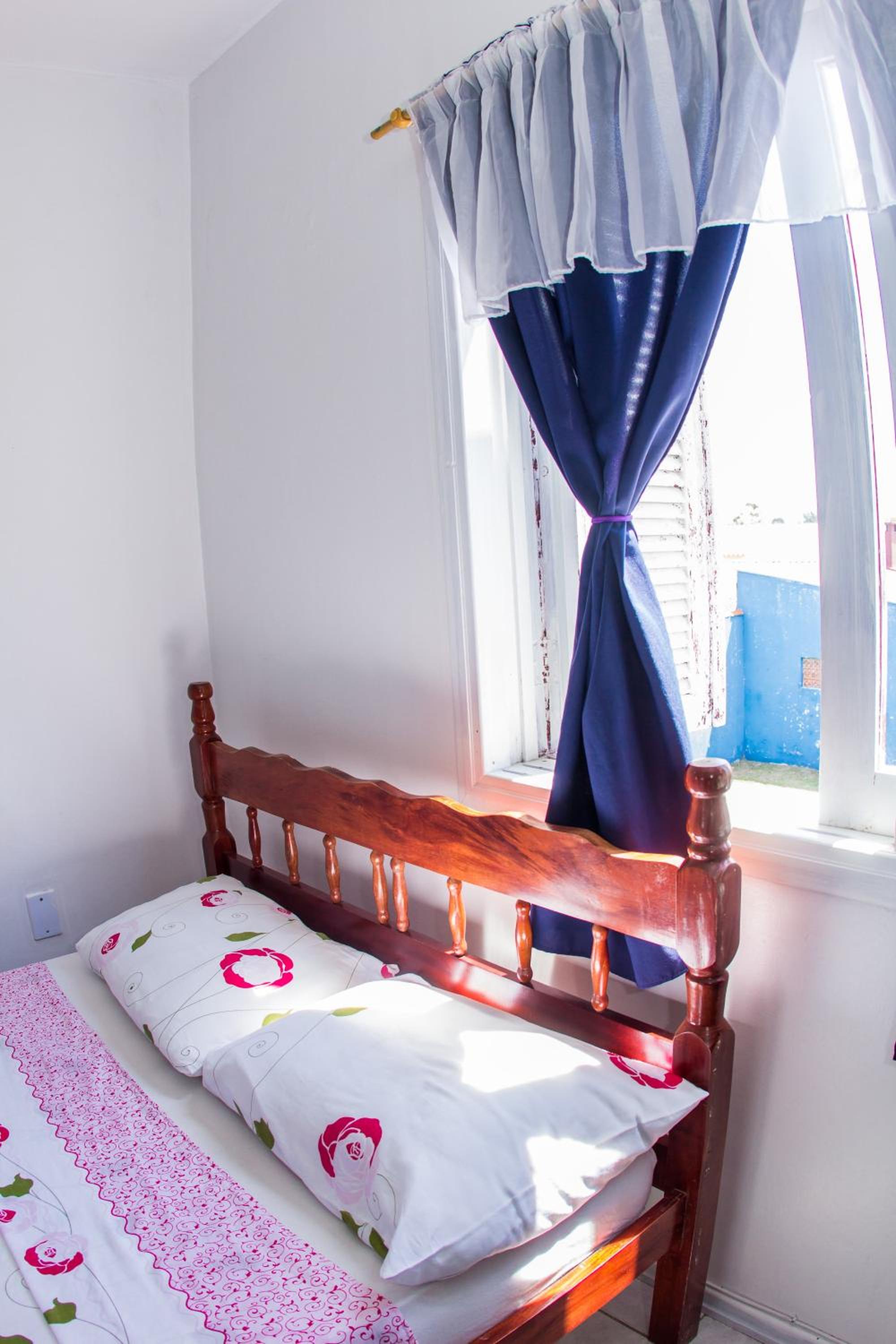 Budget Double Room - Photo 19