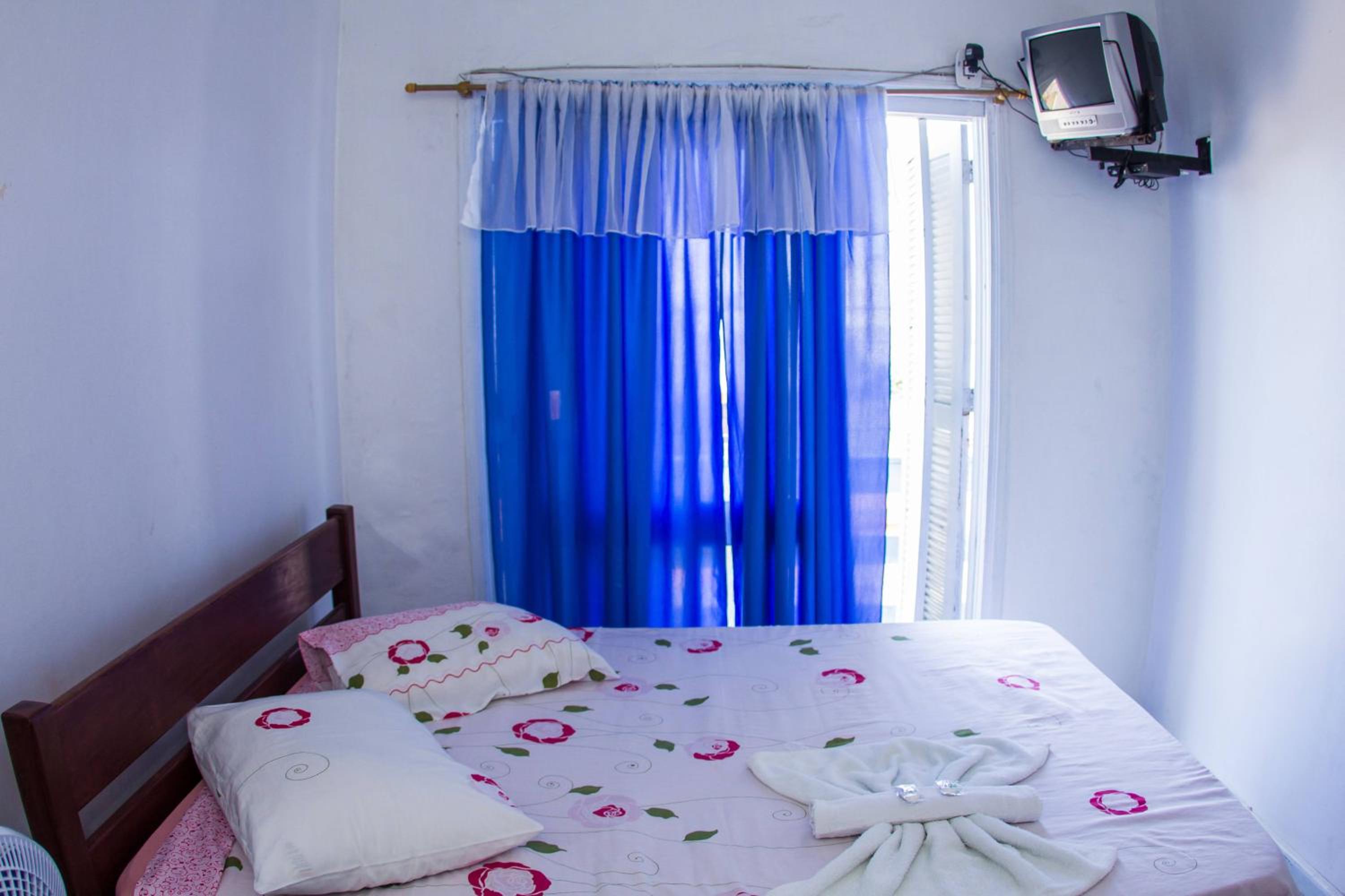 Budget Double Room - Photo 3