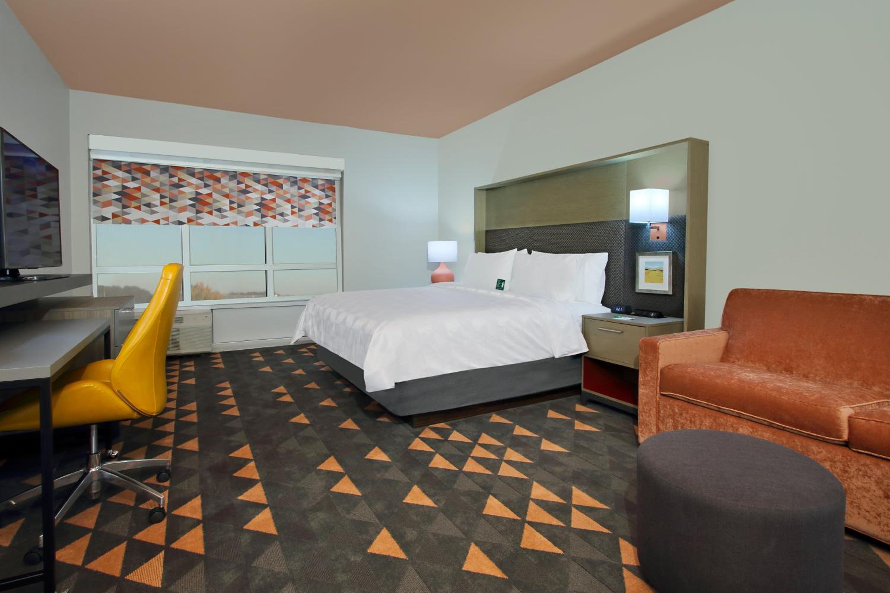 Premium King Room with Sofa Bed - Photo 1