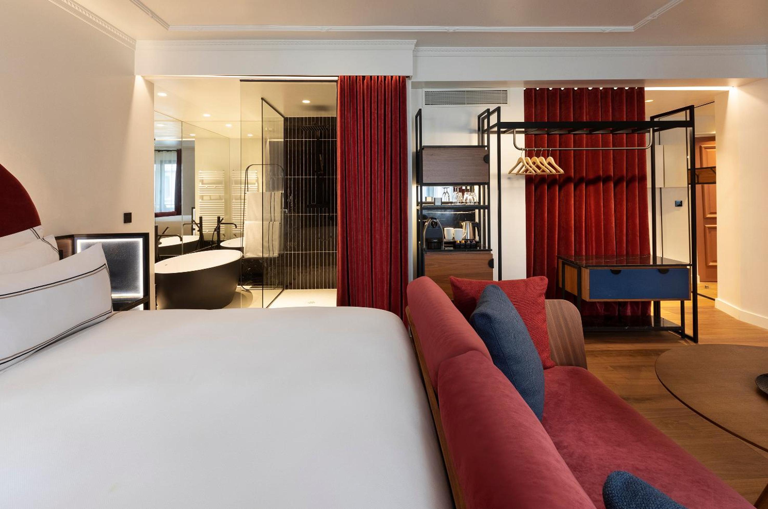 Deluxe Extra Room