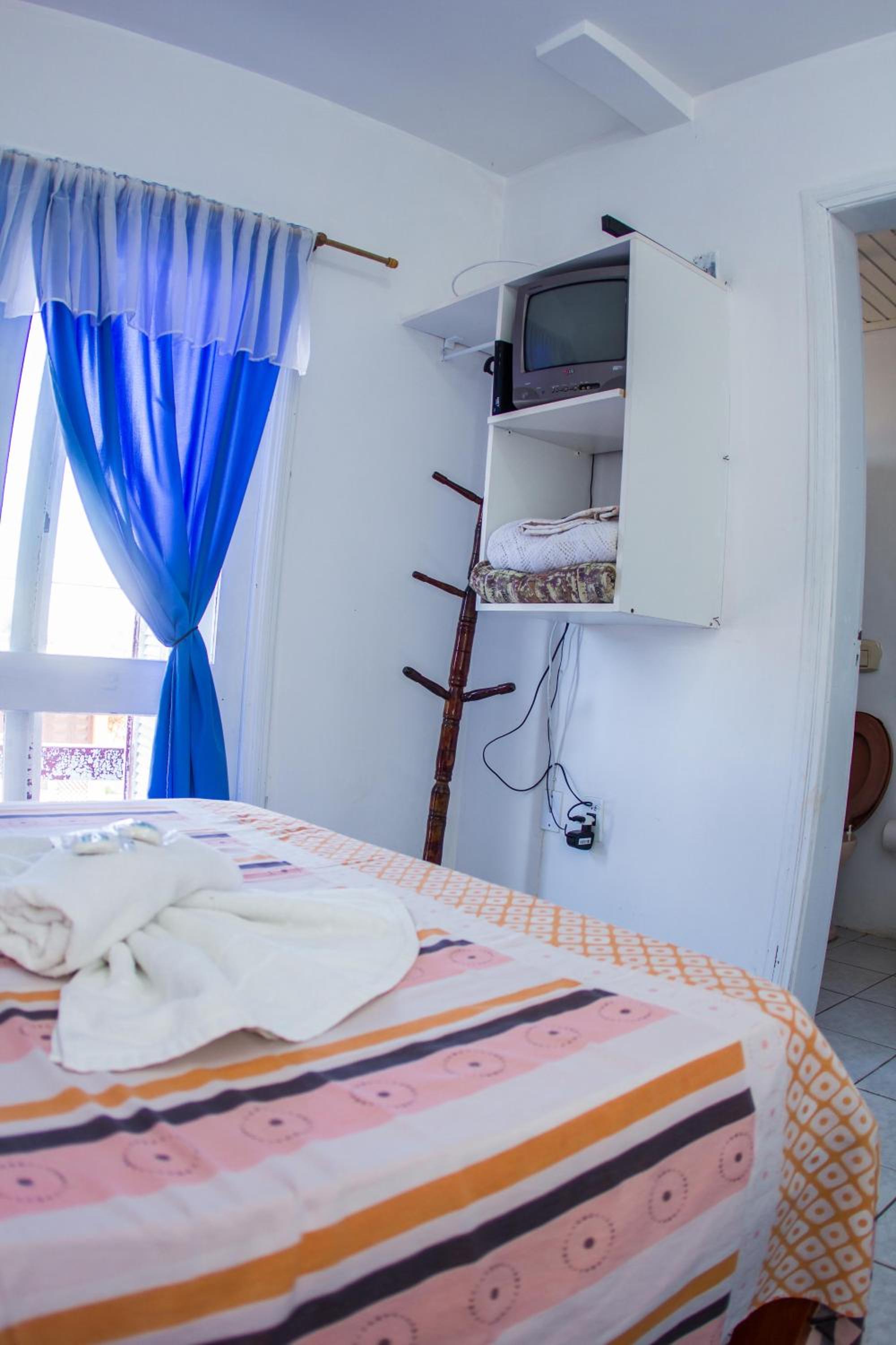 Budget Double Room - Photo 11