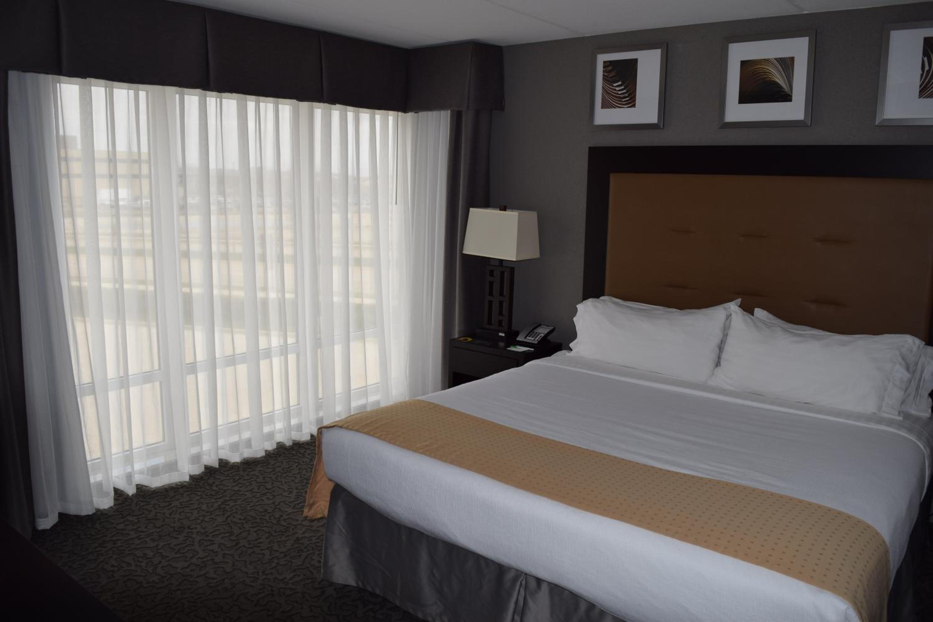King Room - Mobility Access/Hearing Accessible