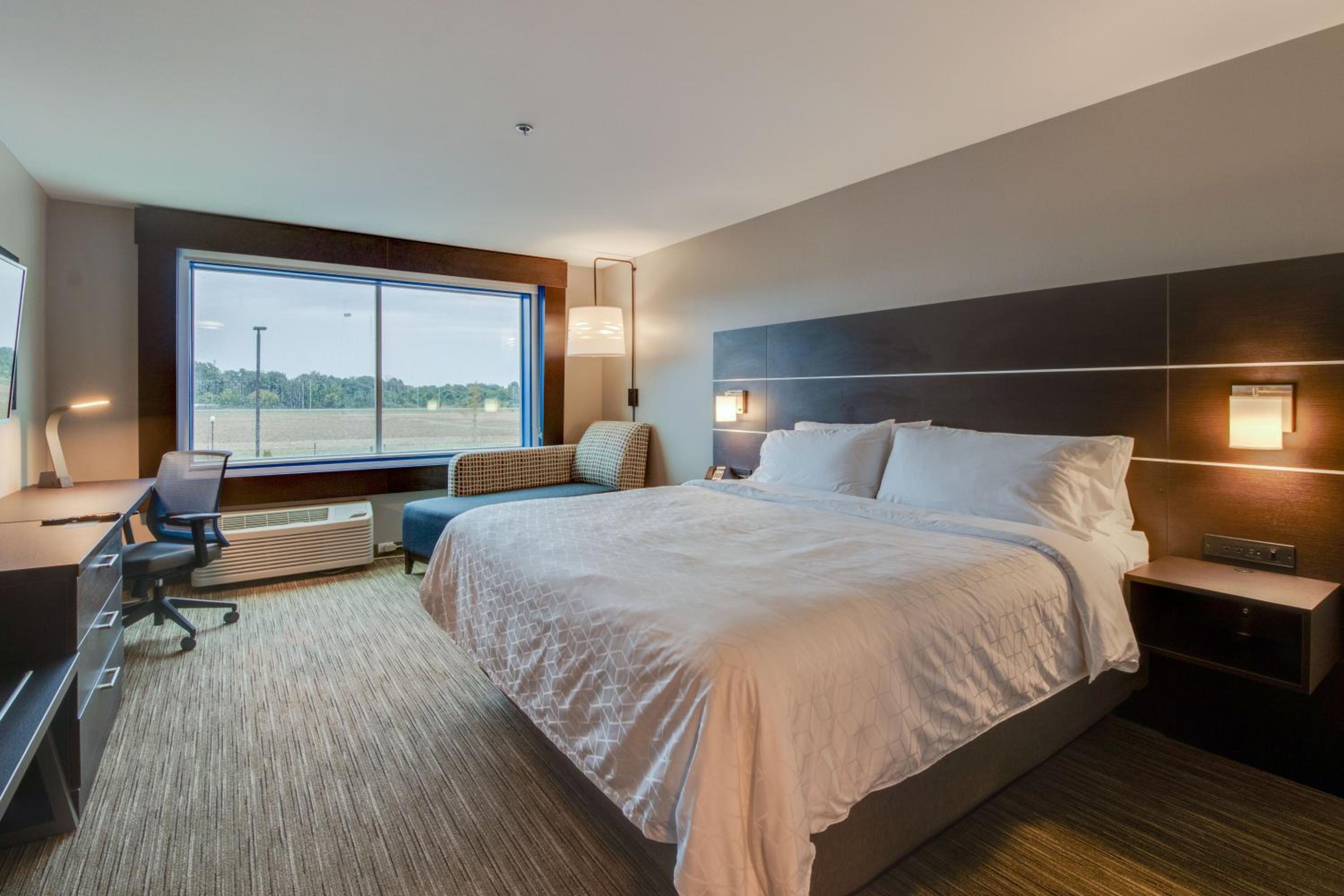Standard King Room - Photo 3