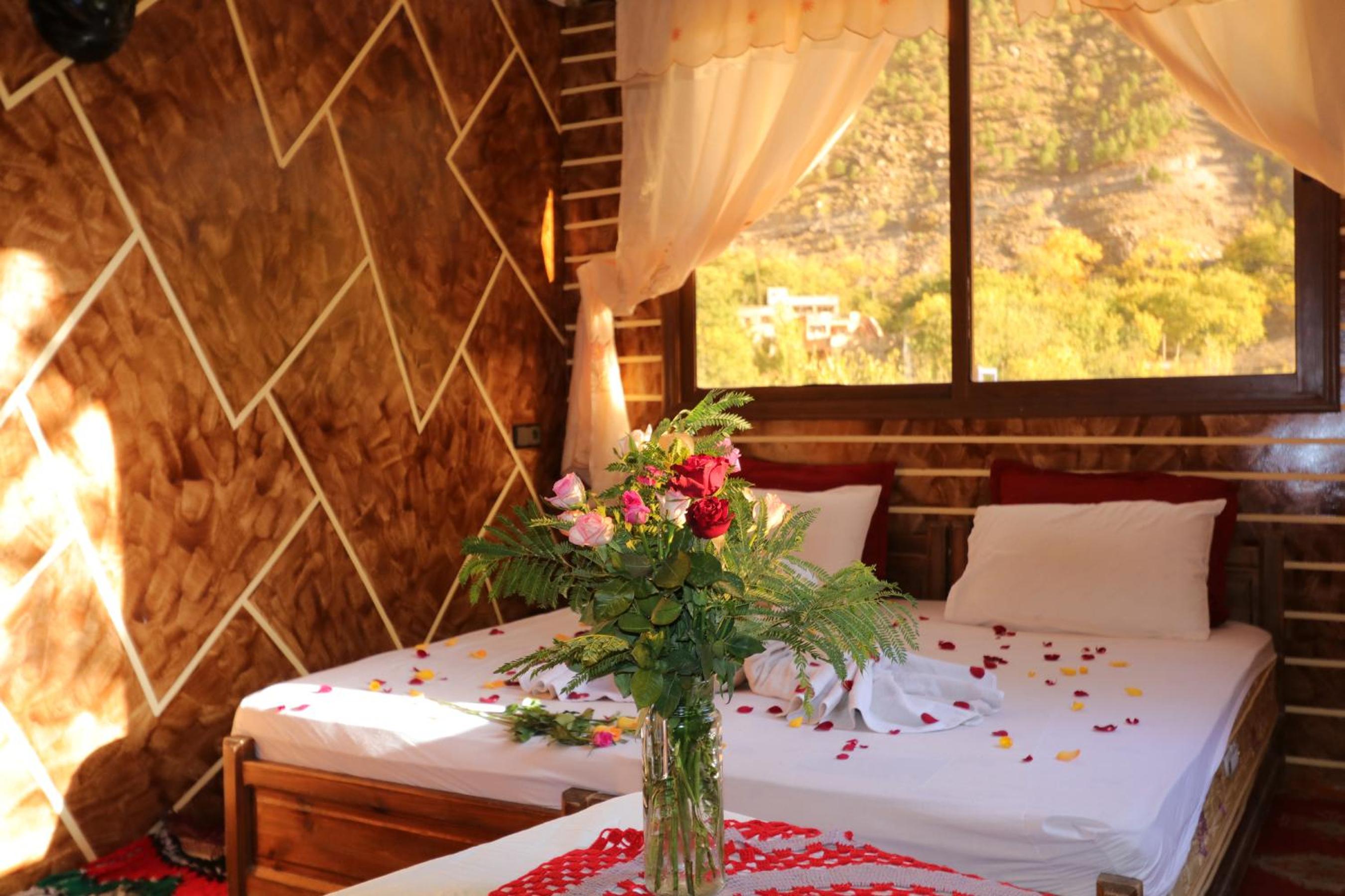 Double or Twin Room with Mountain View - Photo 8