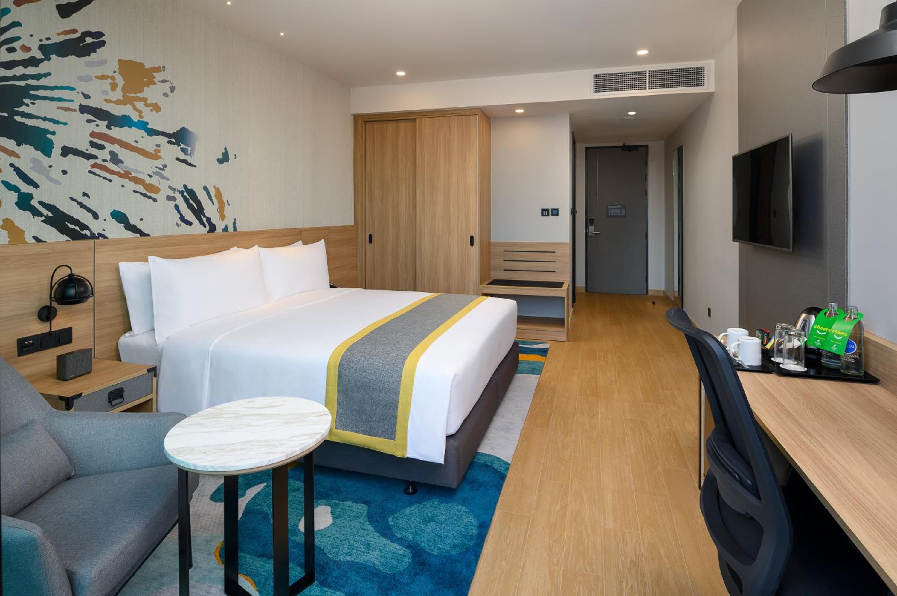 Standard King Room - Photo 4