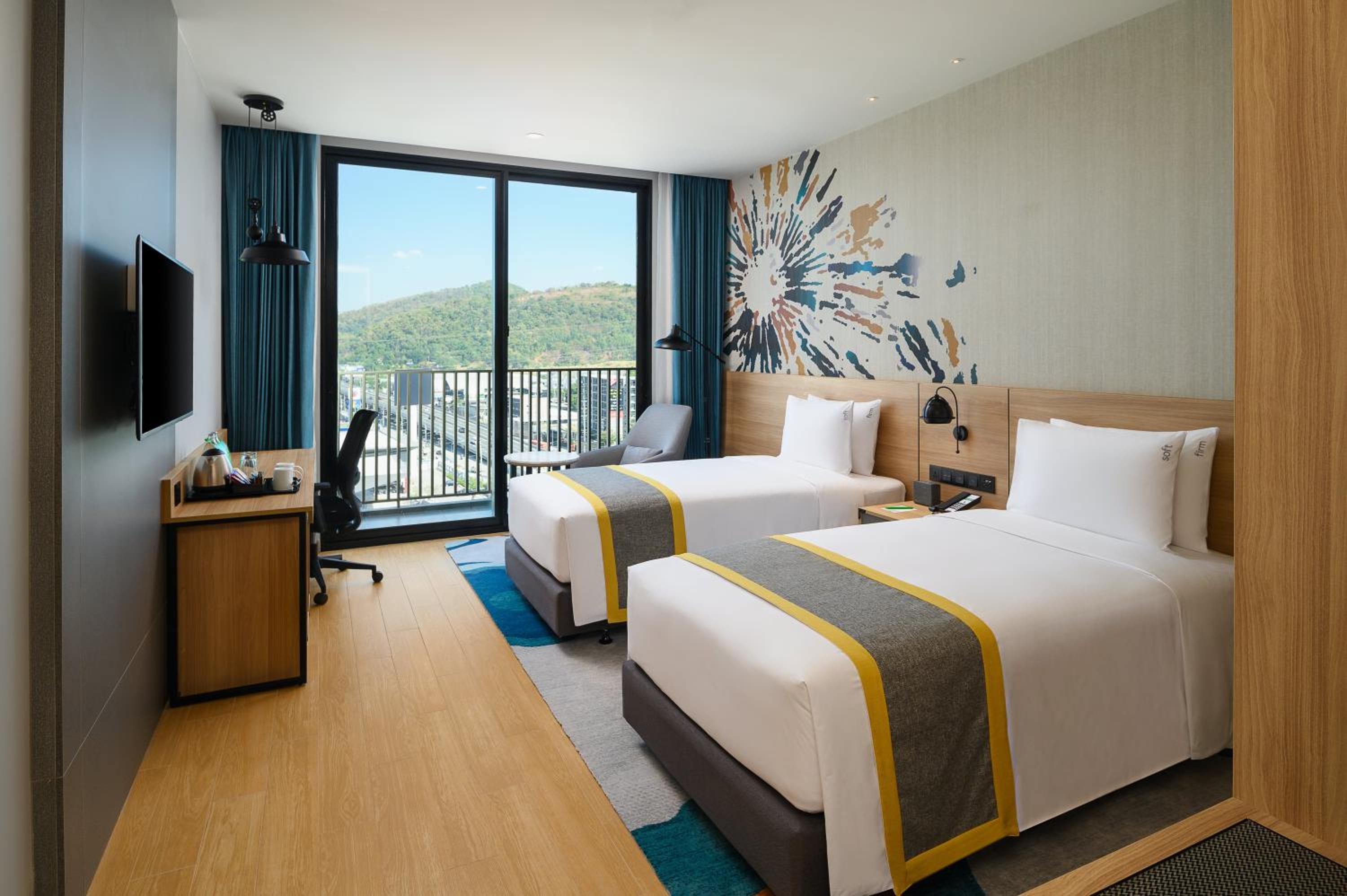 Twin Room with Balcony - Photo 7