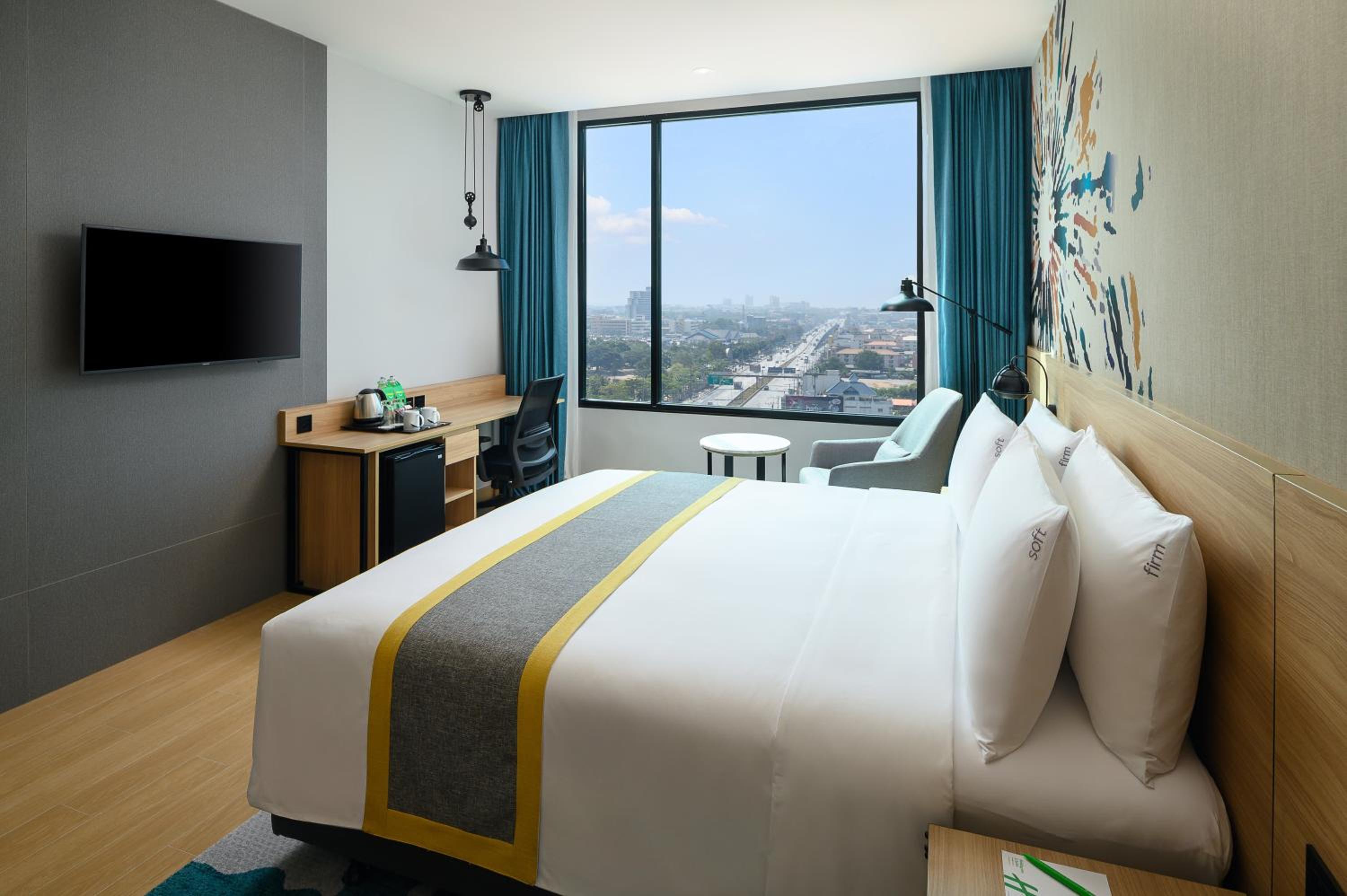 Standard King Room - Disability Access - Photo 4