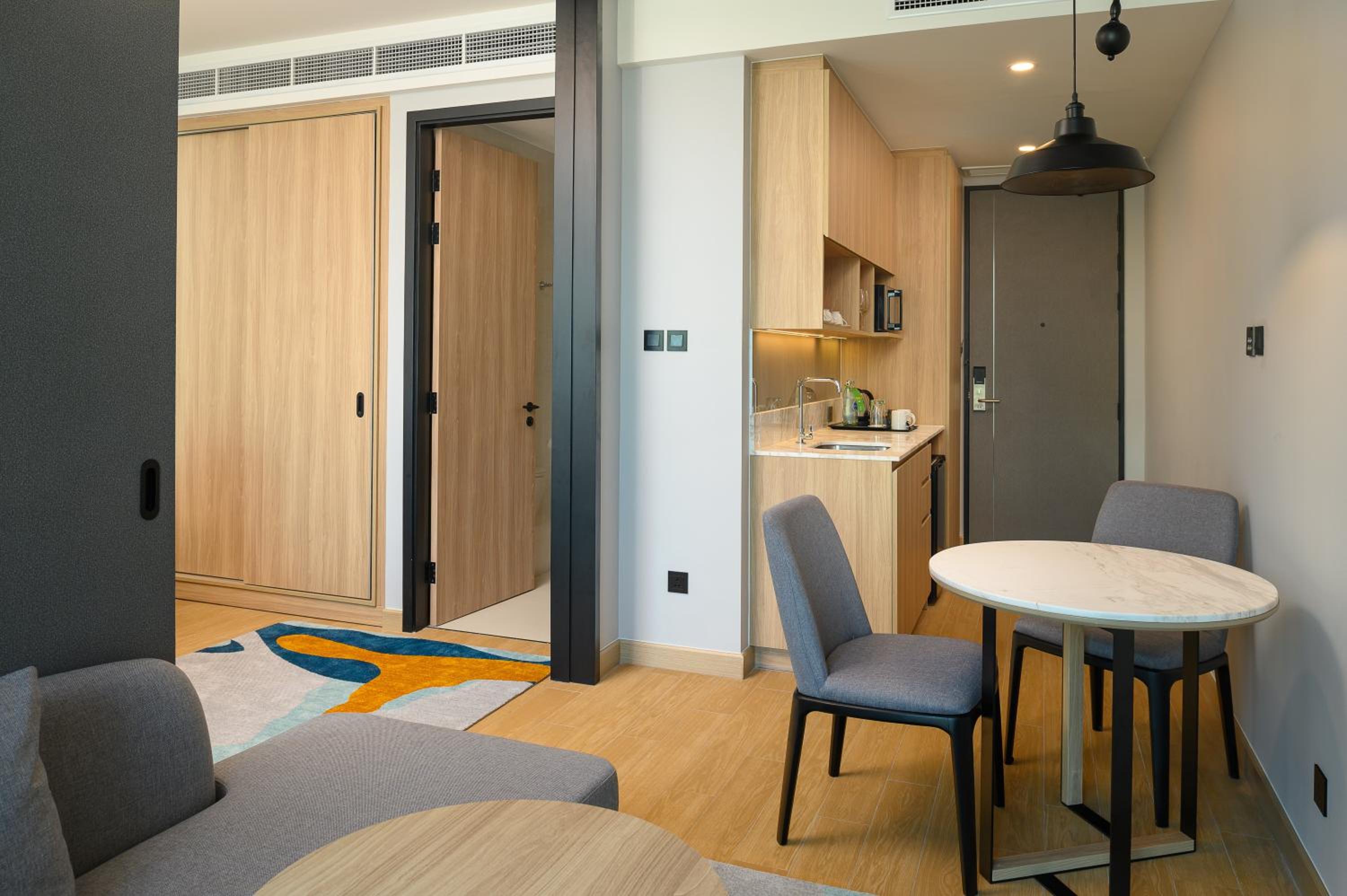 Suite with Balcony - Photo 7