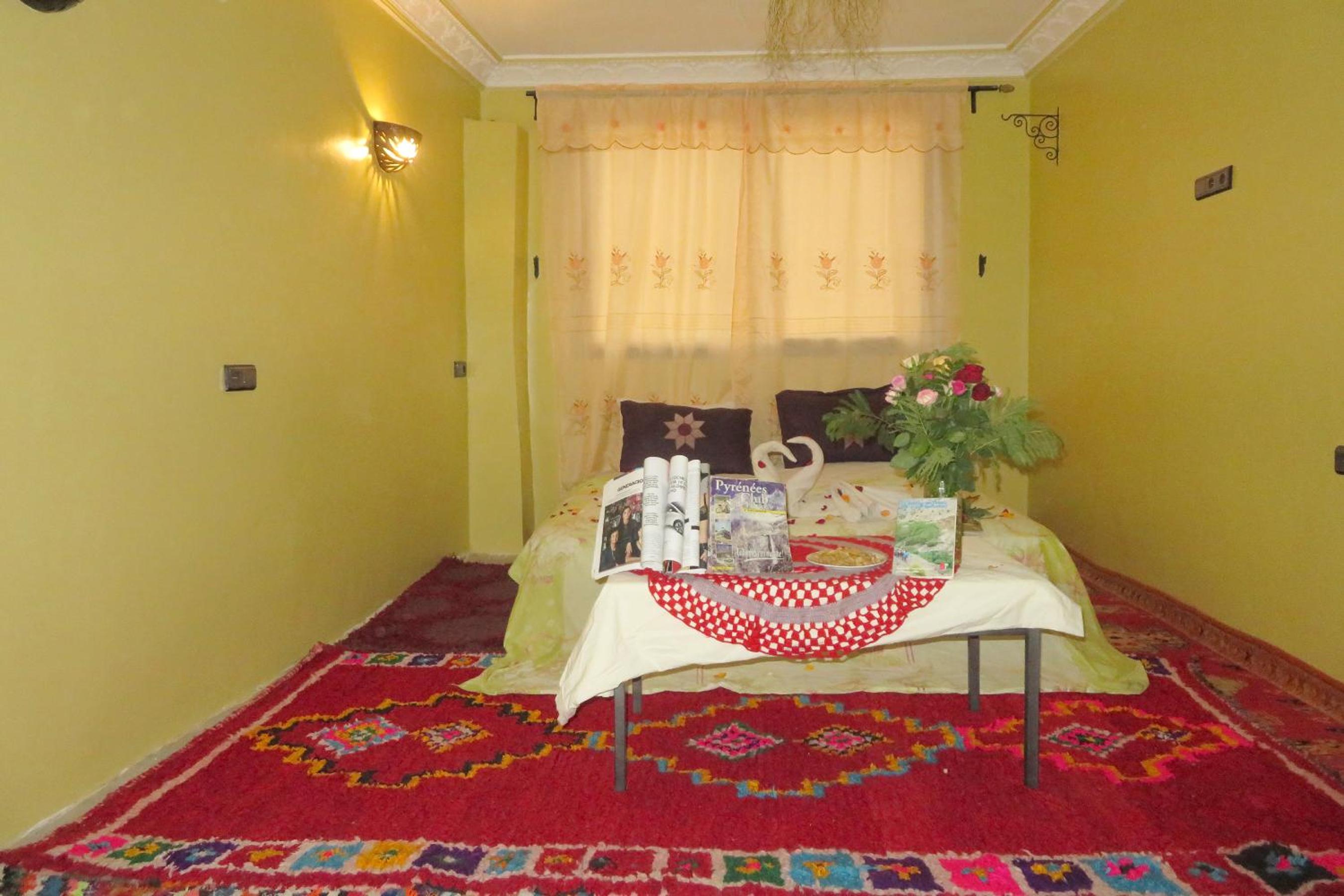Deluxe Double Room (2 Adults + 1 Child) - Photo 8