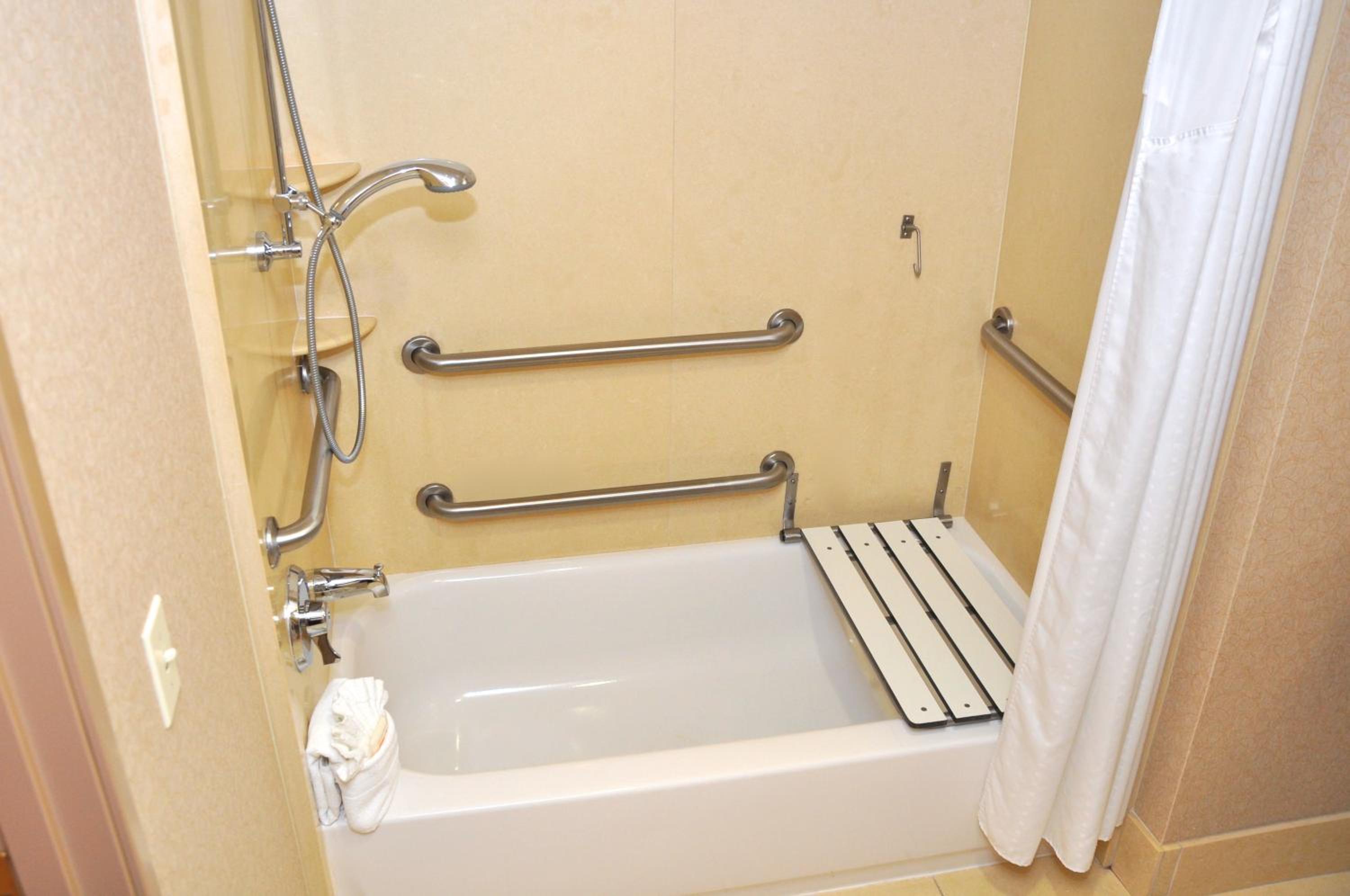 King Room - Mobility Access/Hearing Accessible - Photo 4