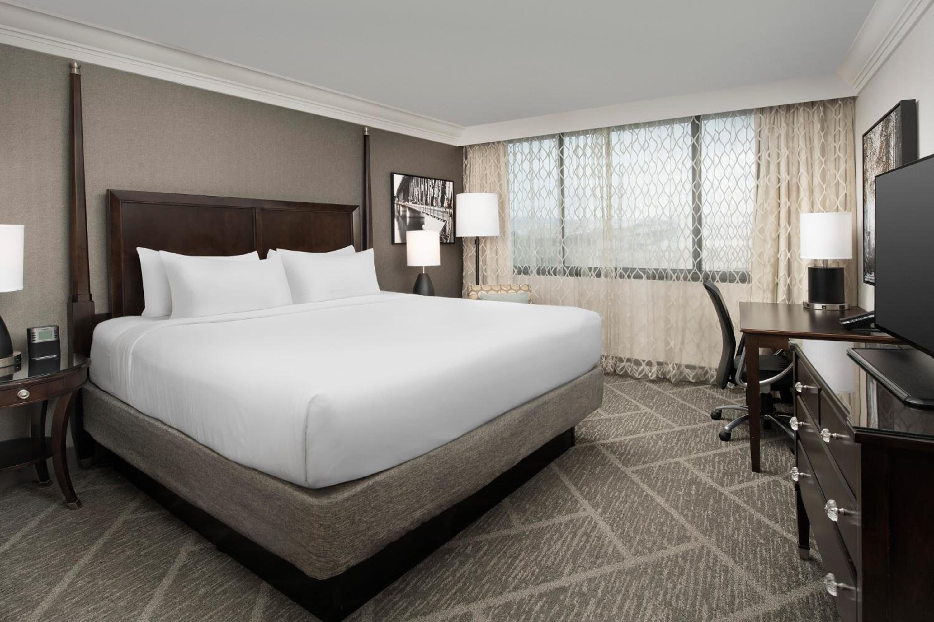 Standard King Room - Photo 6
