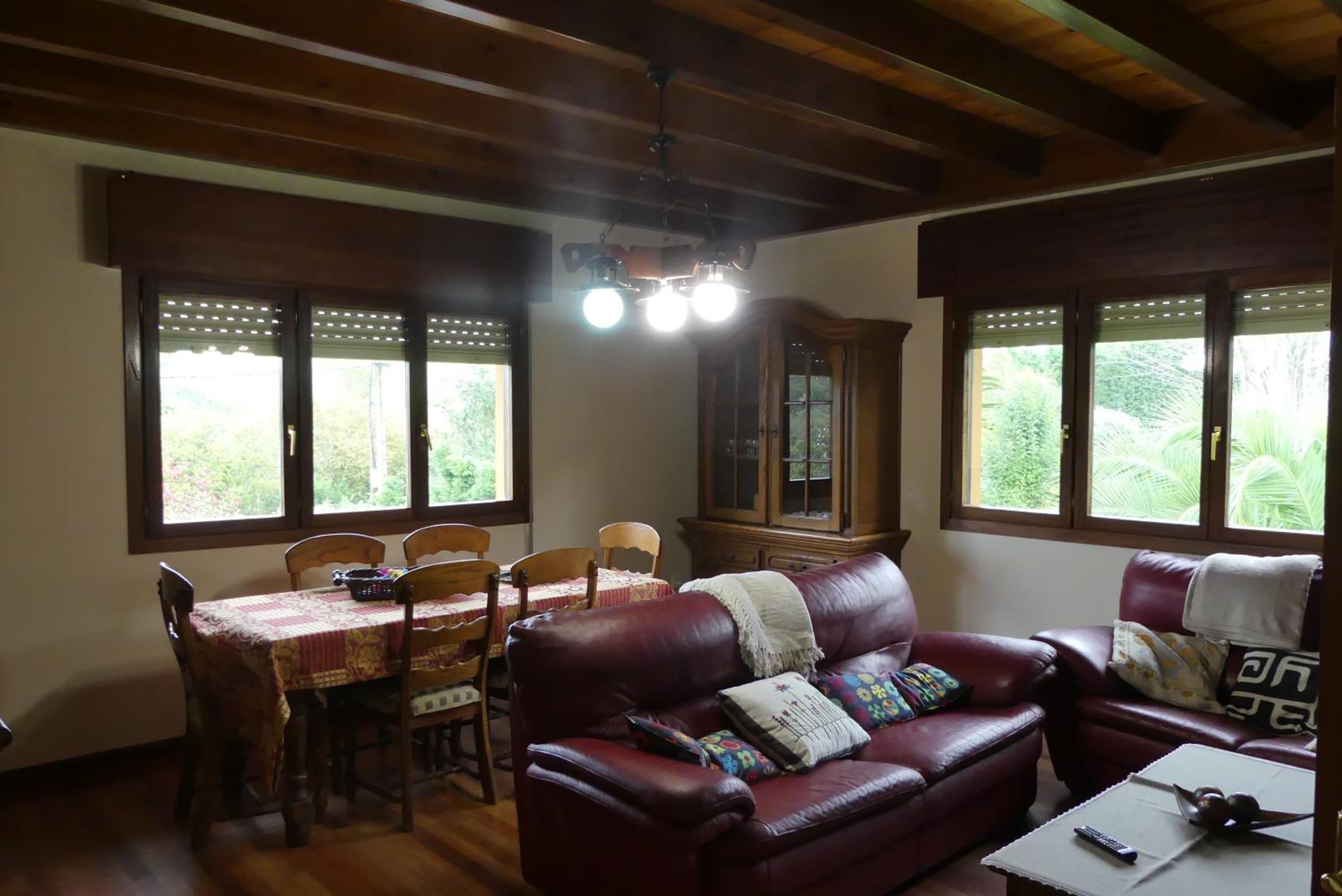 Five-Bedroom House photo 3