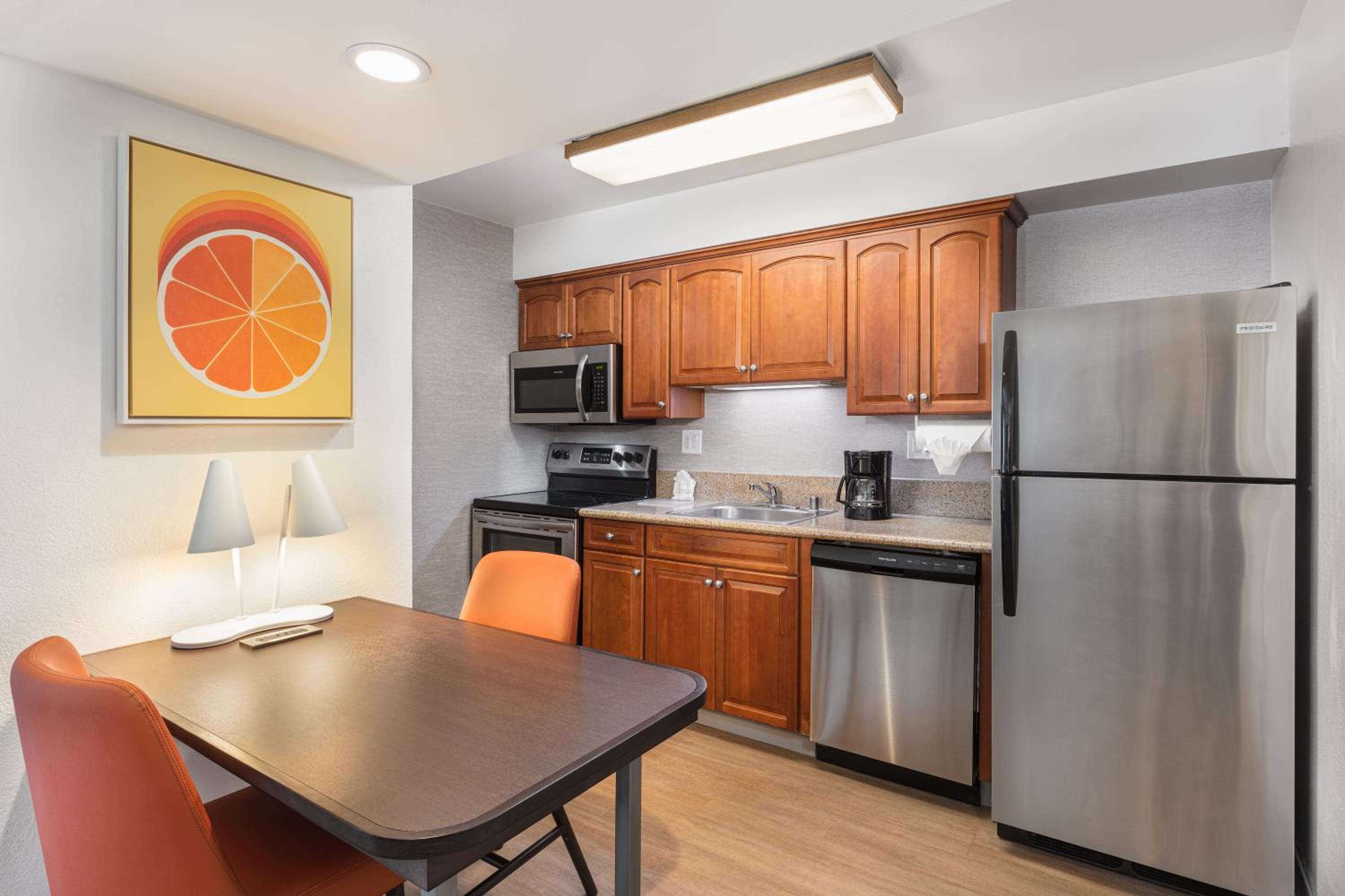 One-Bedroom Suite - Photo 2