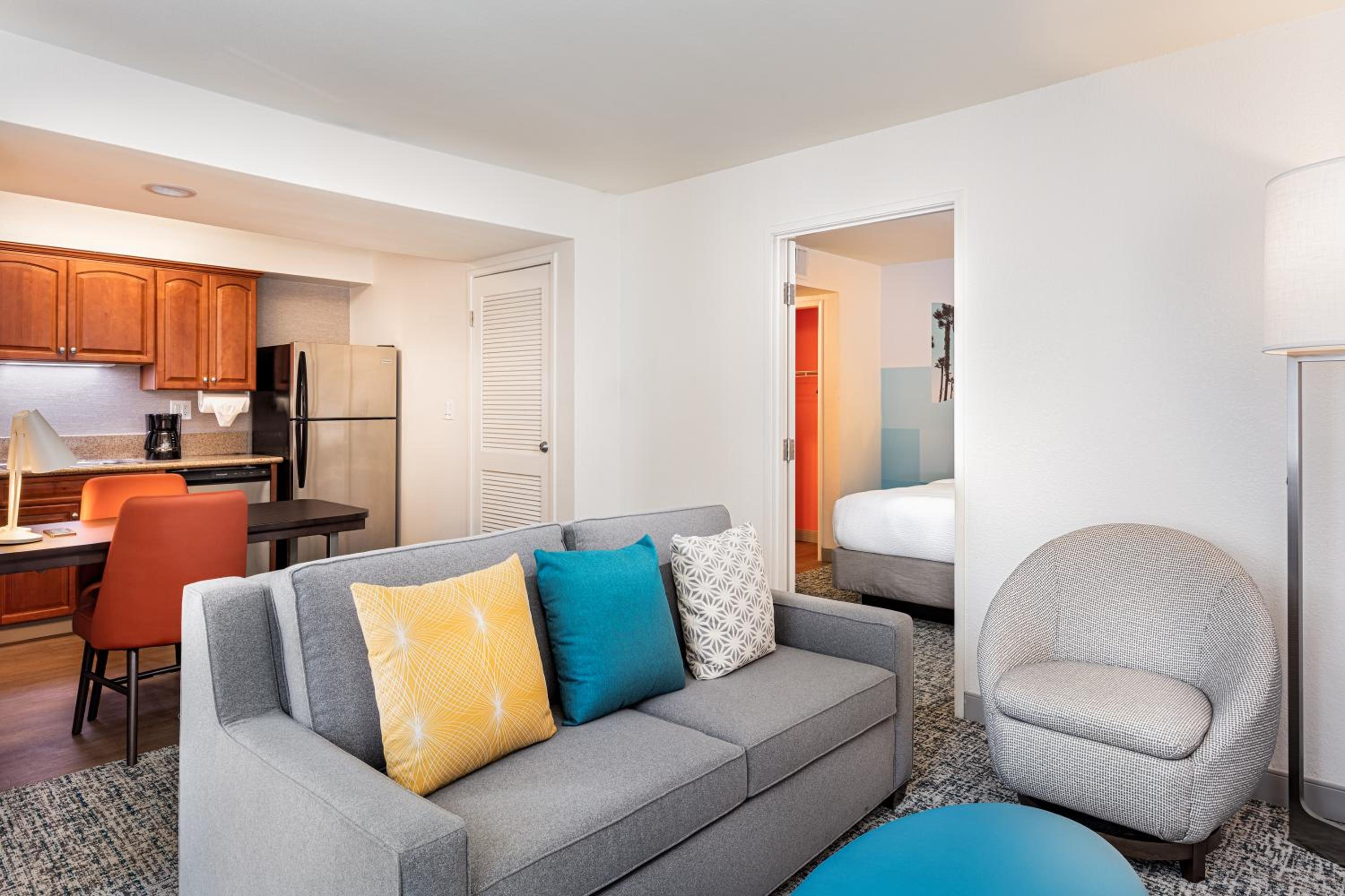 One-Bedroom Suite - Photo 4