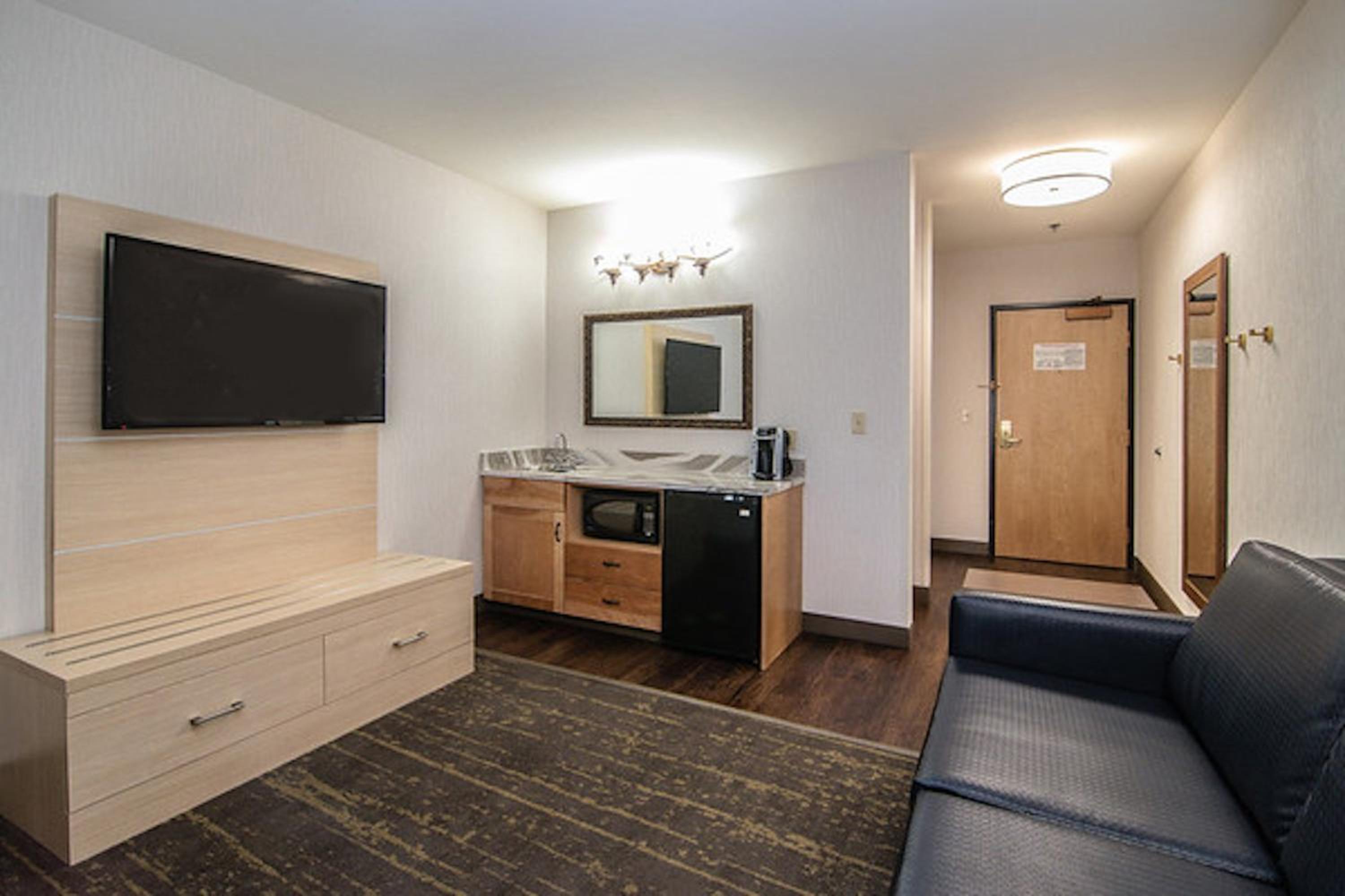 King Suite - Non-Smoking - Photo 1