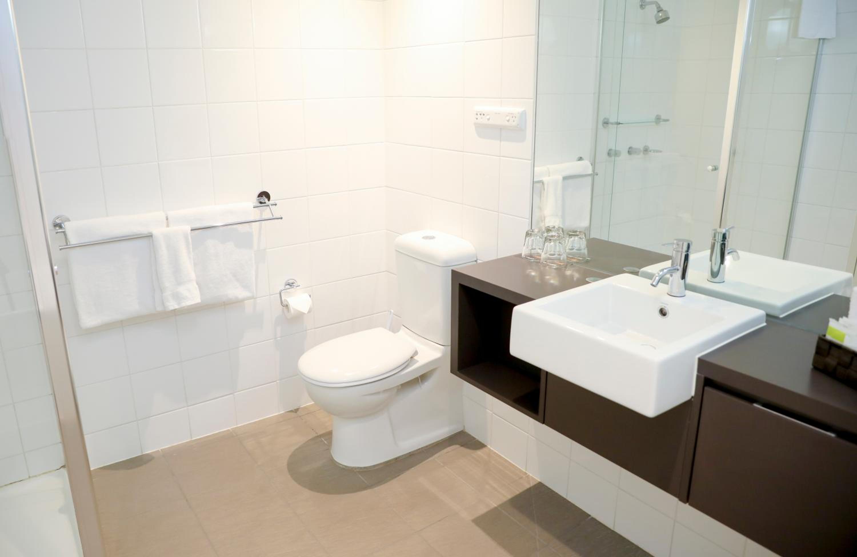 Deluxe King Room - Photo 4