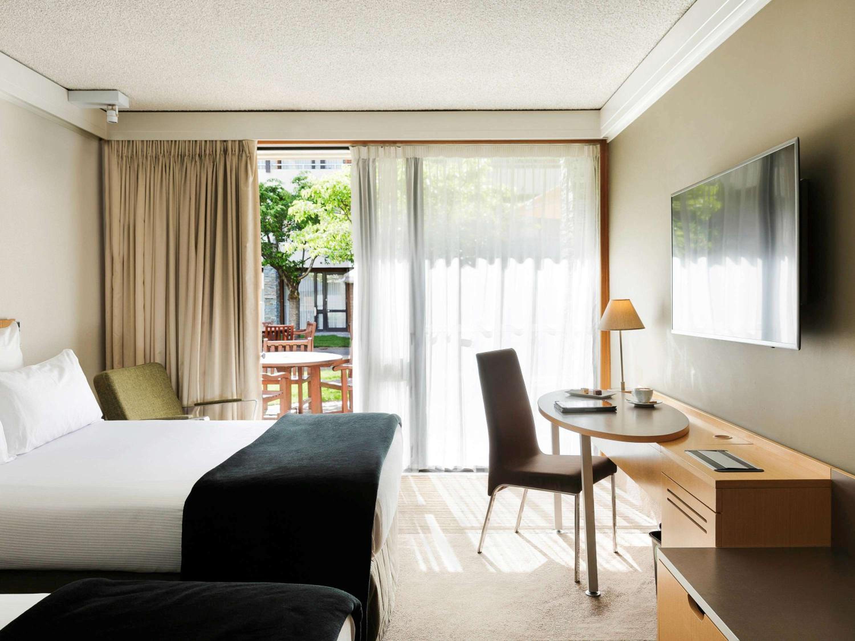 Standard Room with Two Double Beds - Photo 3