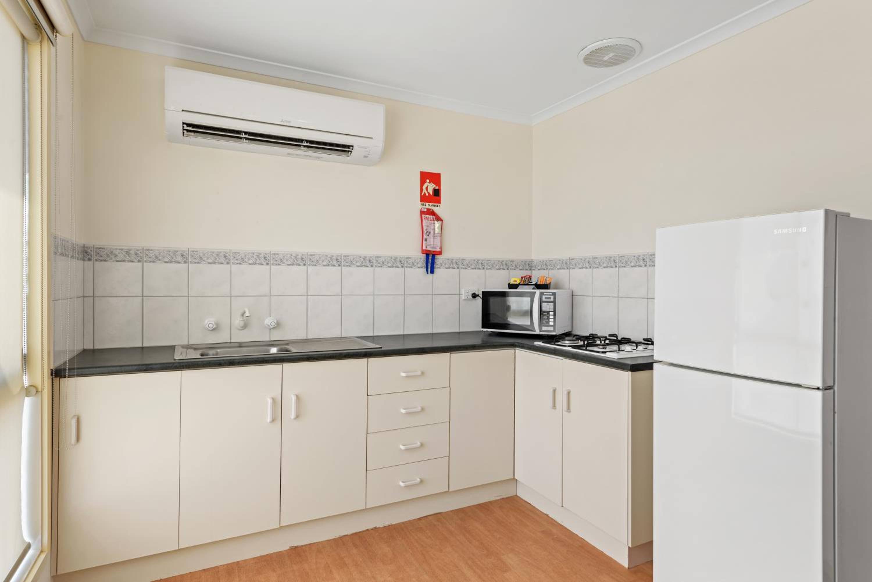 Standard 2 Bedroom Cabin - Sleep 4 - Photo 6