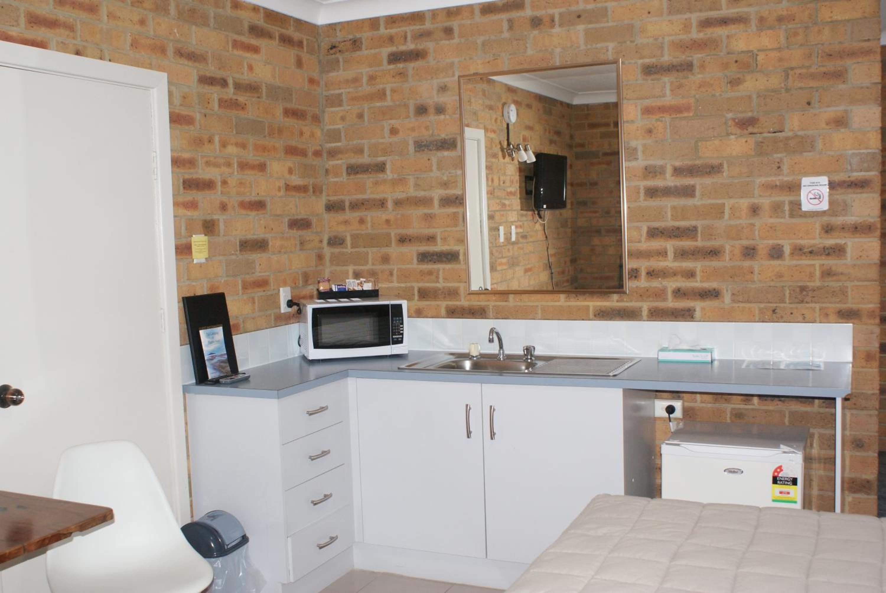 Twin Poolview Room photo 3