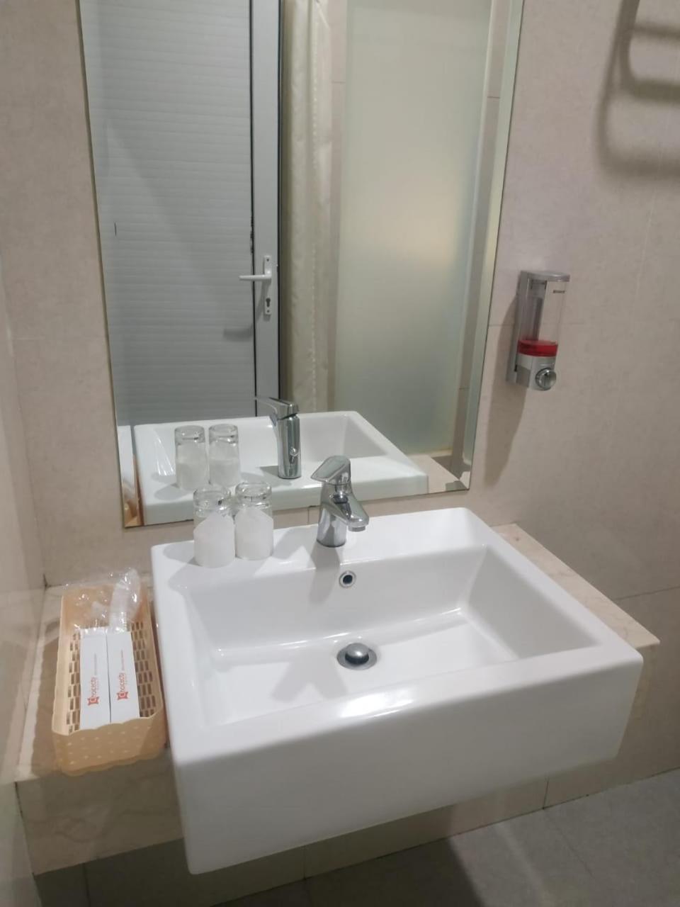 Deluxe Twin Room photo 3