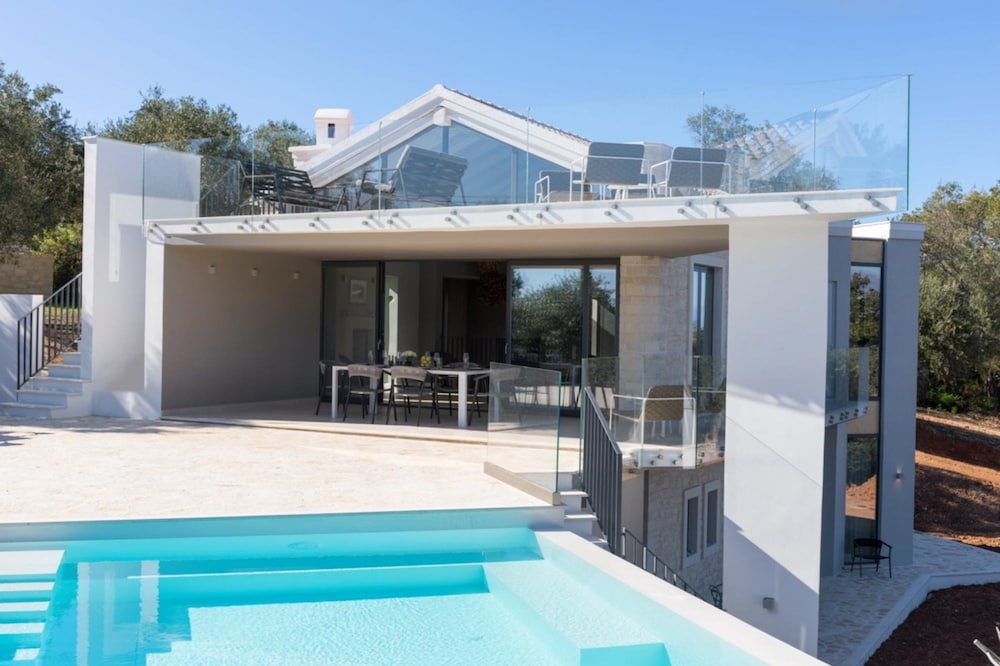 Villa photo 3
