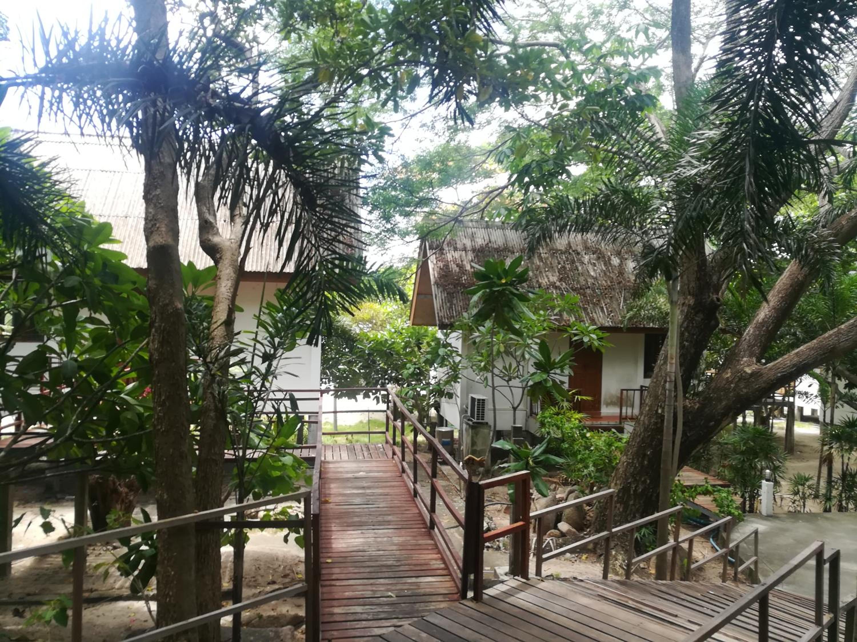 Beachfront Bungalow with Full Board photo 3