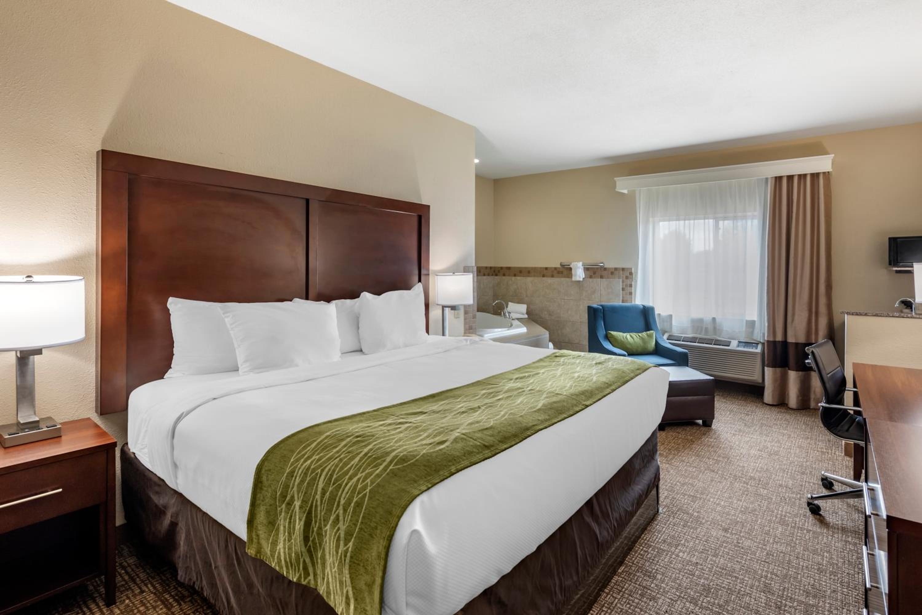 Suite with Spa Bath - Photo 1