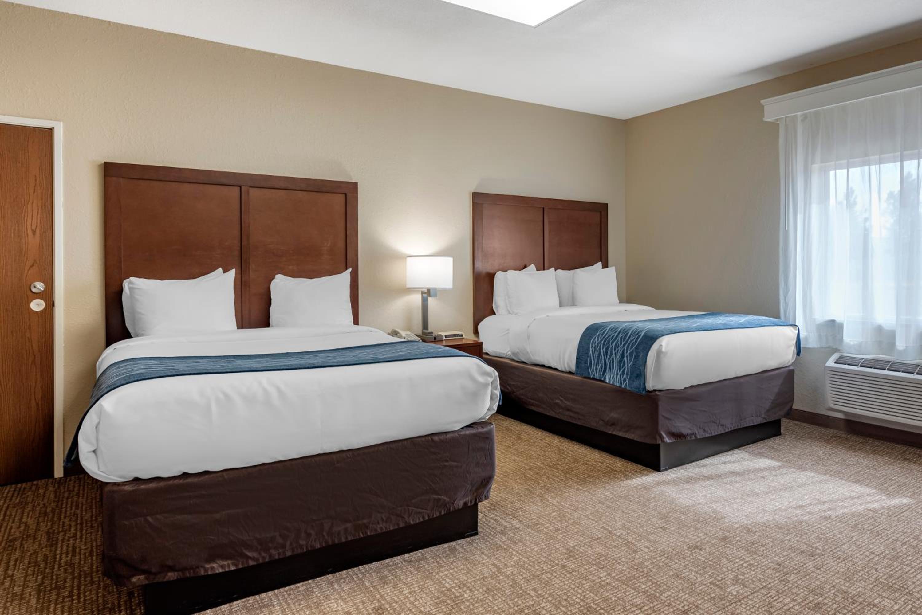 Queen Suite with Two Queen Beds - Non-Smoking - Photo 1