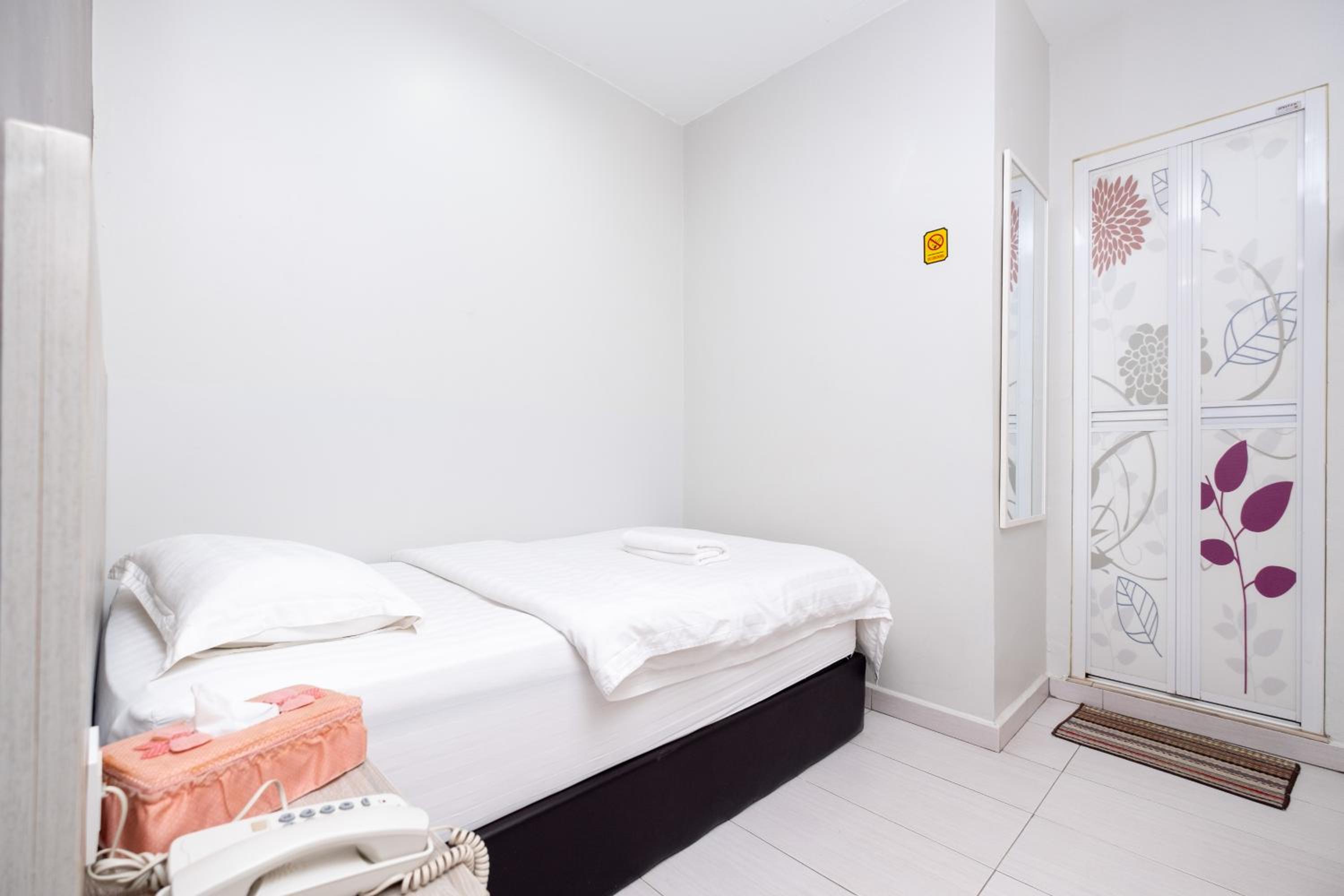 Single Room photo 3
