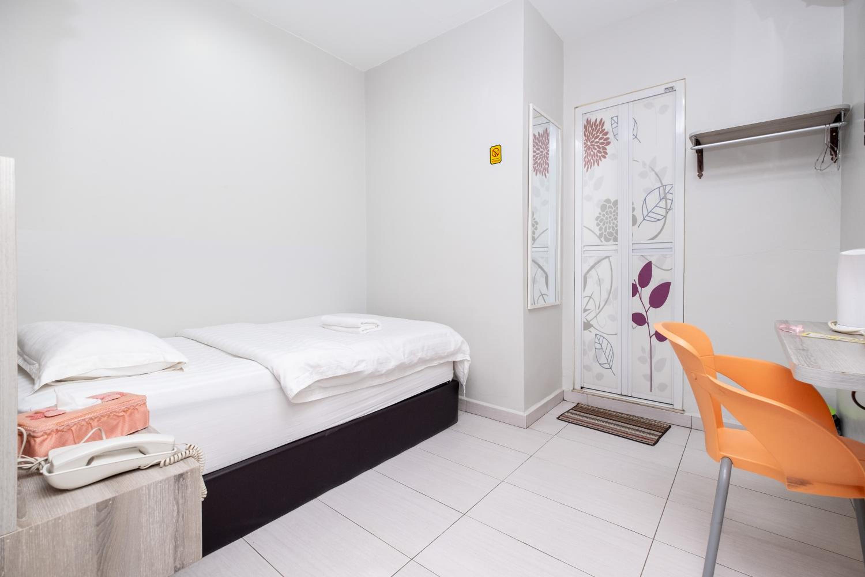 Single Room photo 2