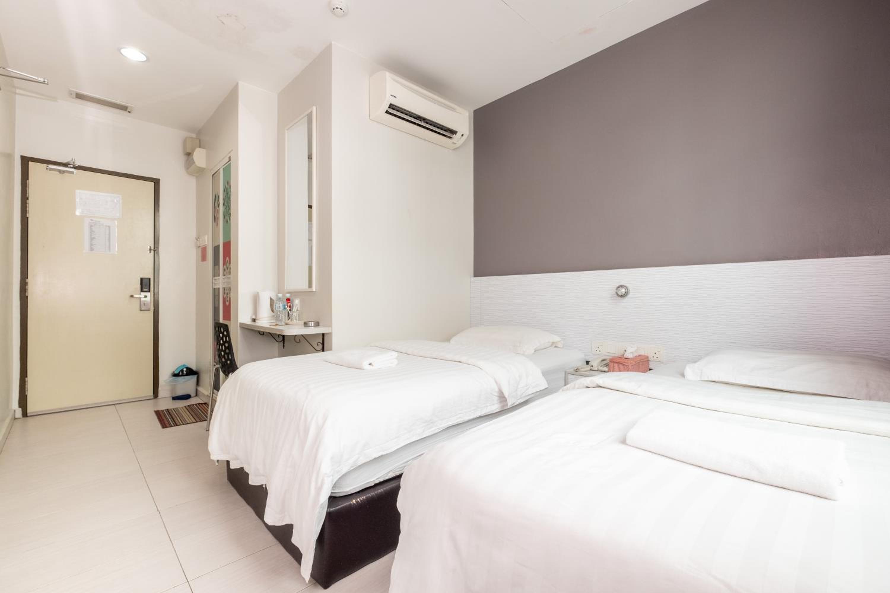 Standard Twin Room photo 2