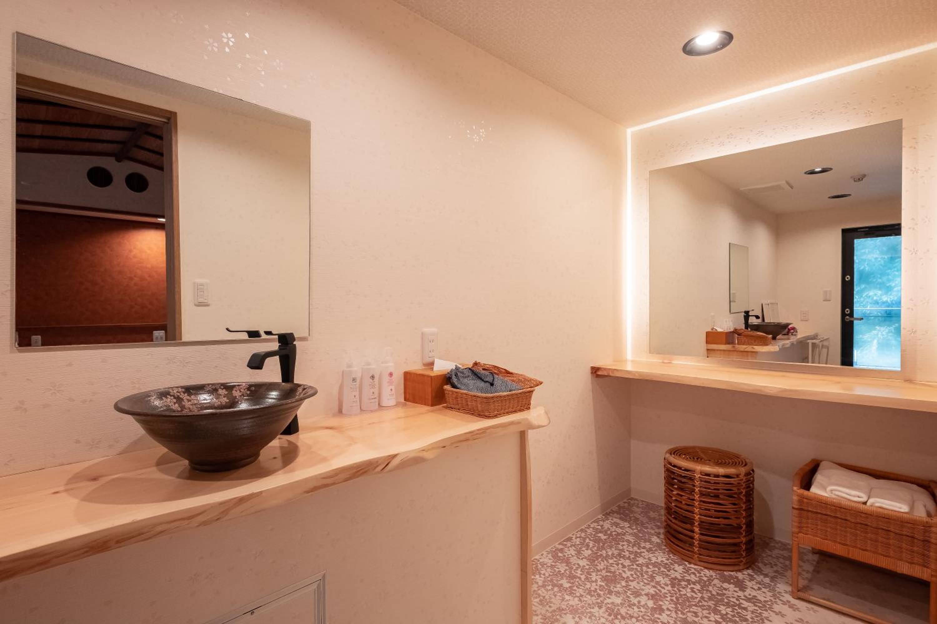Family Room with Open-Air Bath - Photo 9