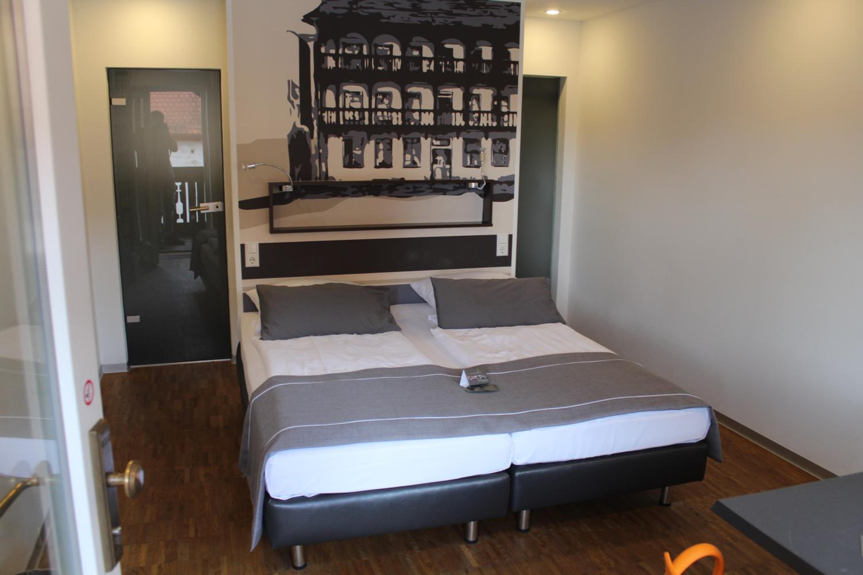 Standard Double Room - Photo 4