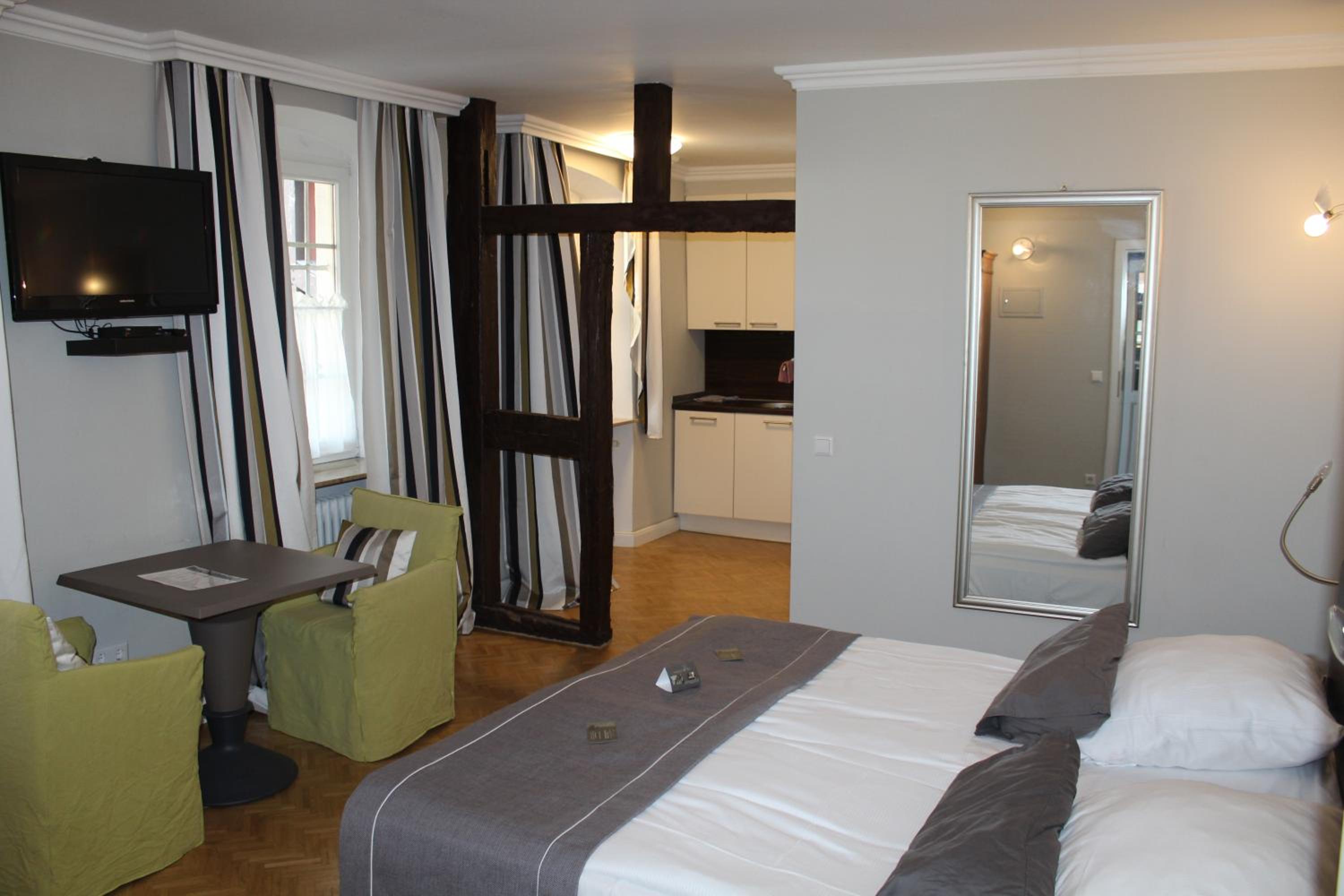 Studio Apartment - Photo 7