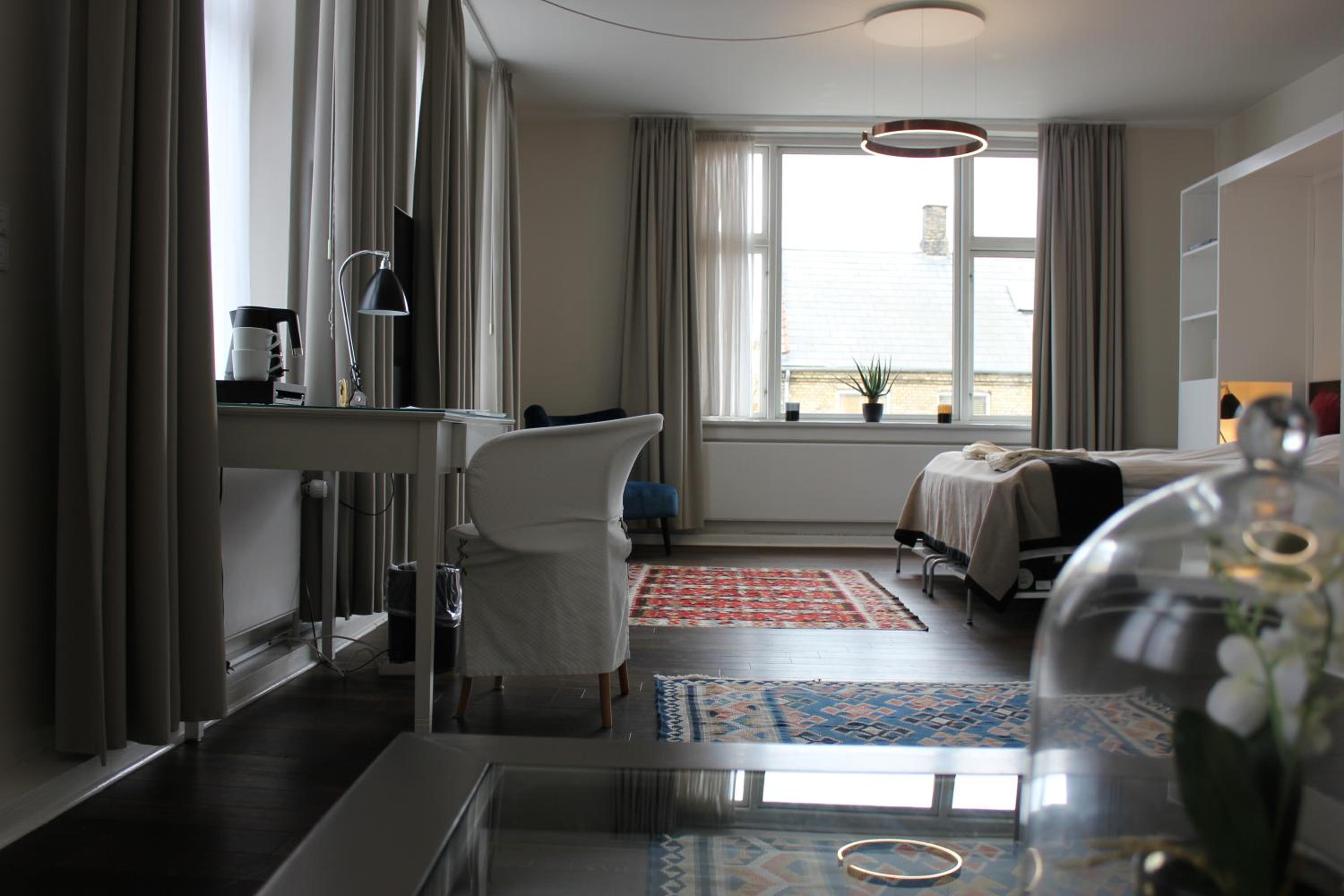 Suite - Photo 1