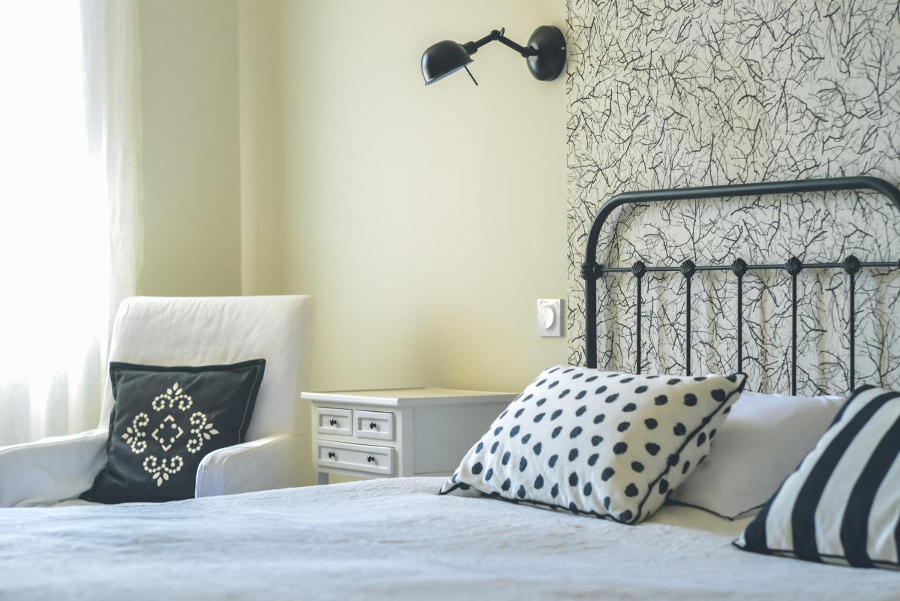 Double or Twin Room with Garden View - Photo 3