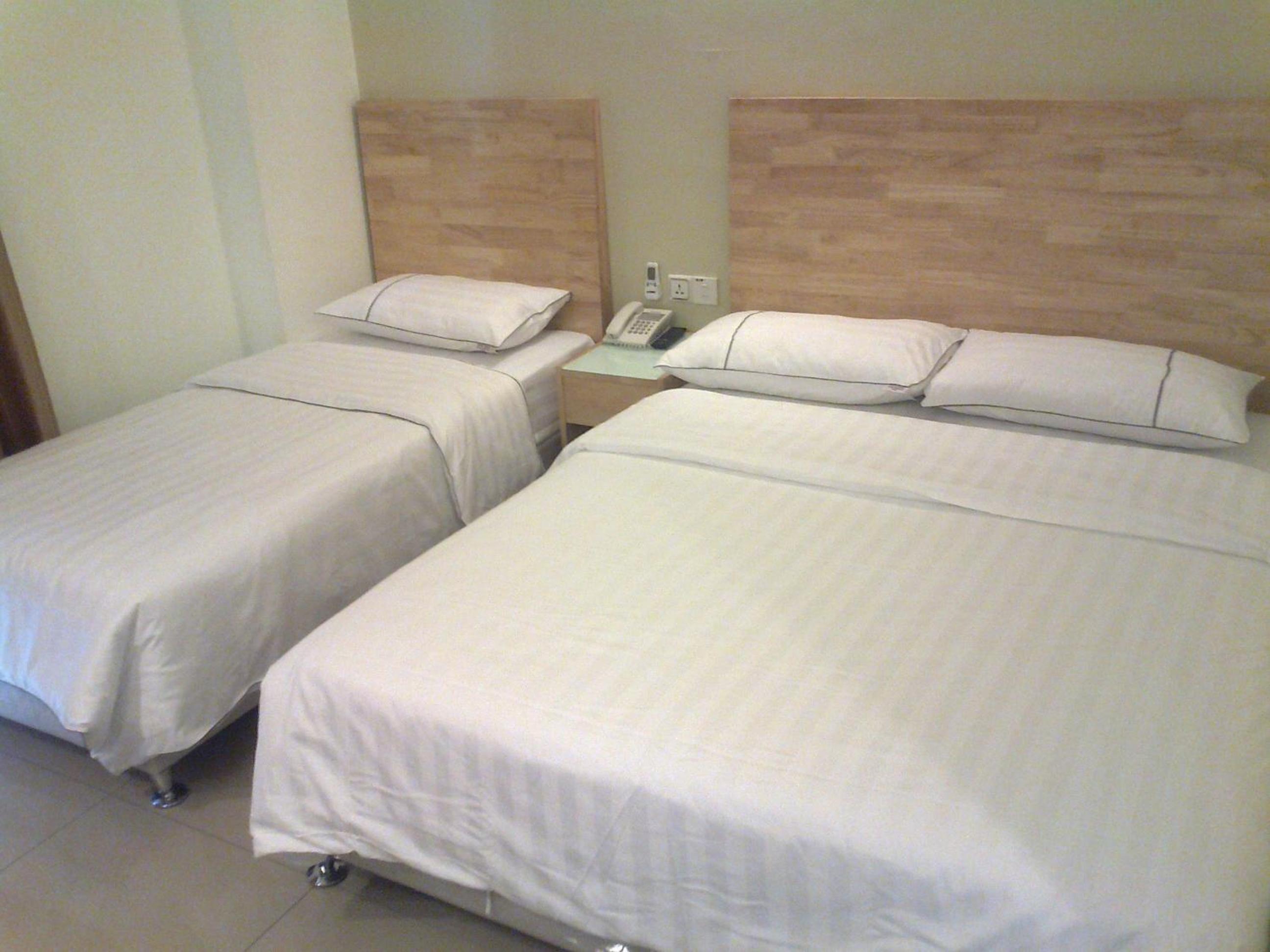 Triple Room with Bathroom photo 2