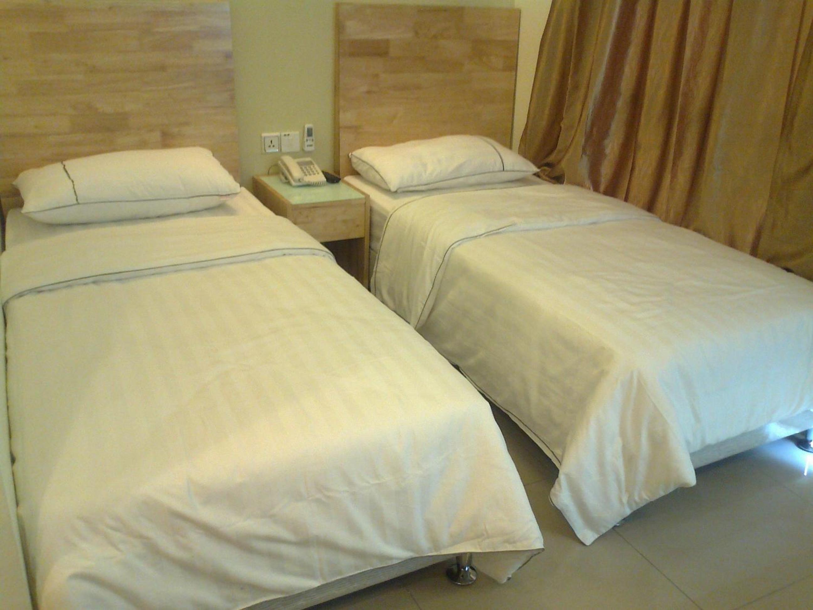 Twin Room with Bathroom photo 2