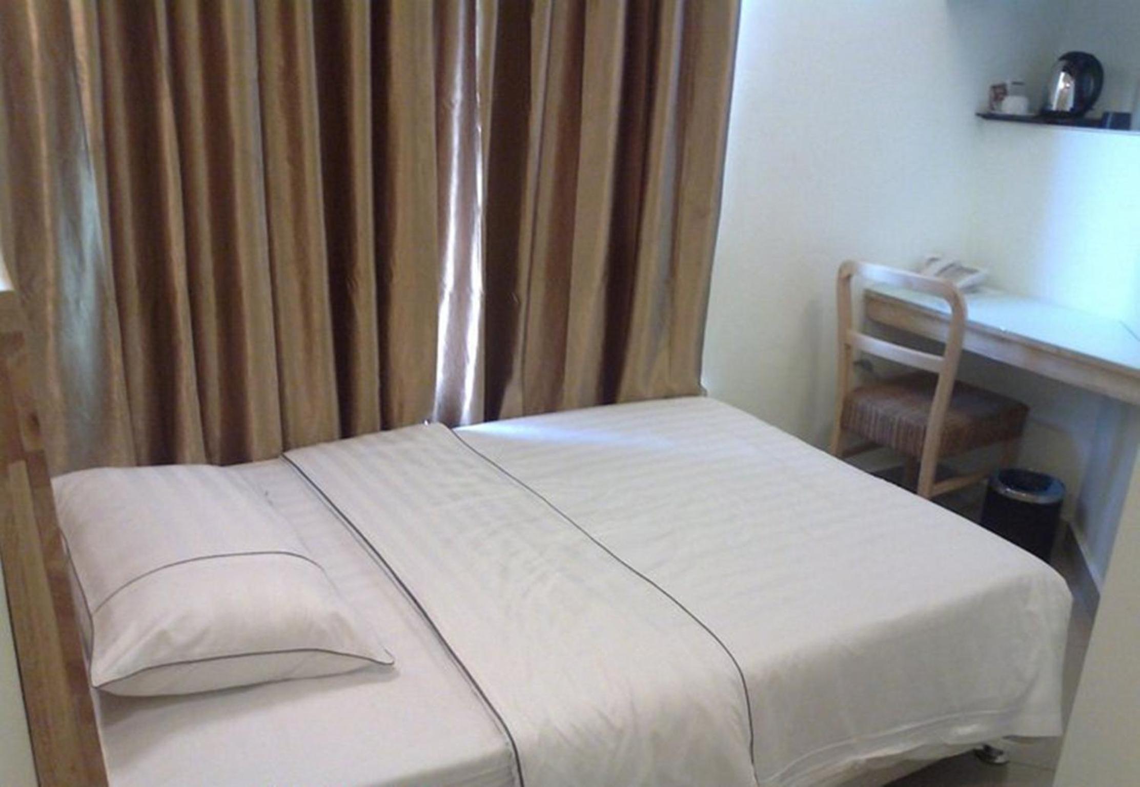Single Room with Bathroom photo 3