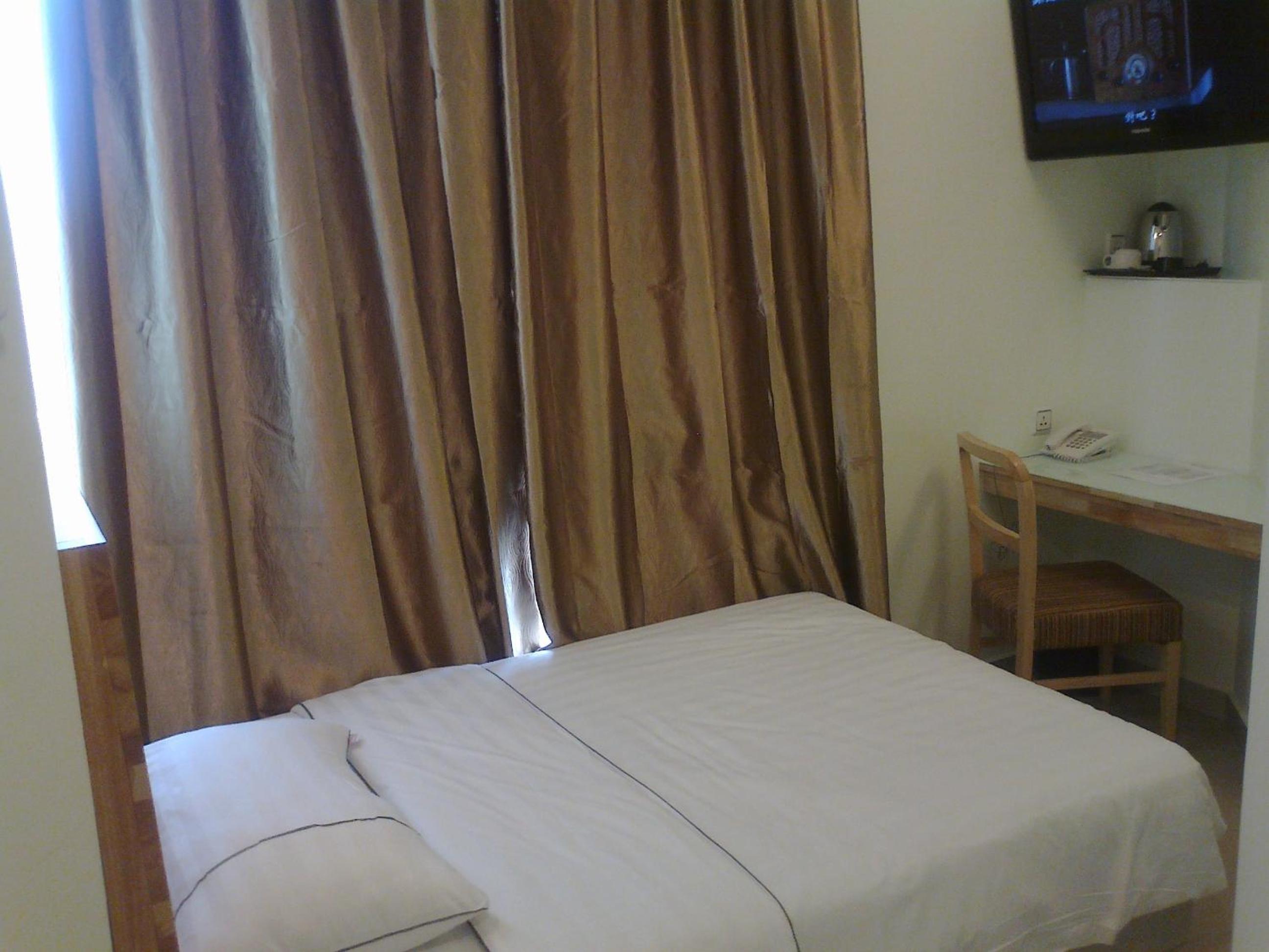 Single Room with Bathroom photo 1