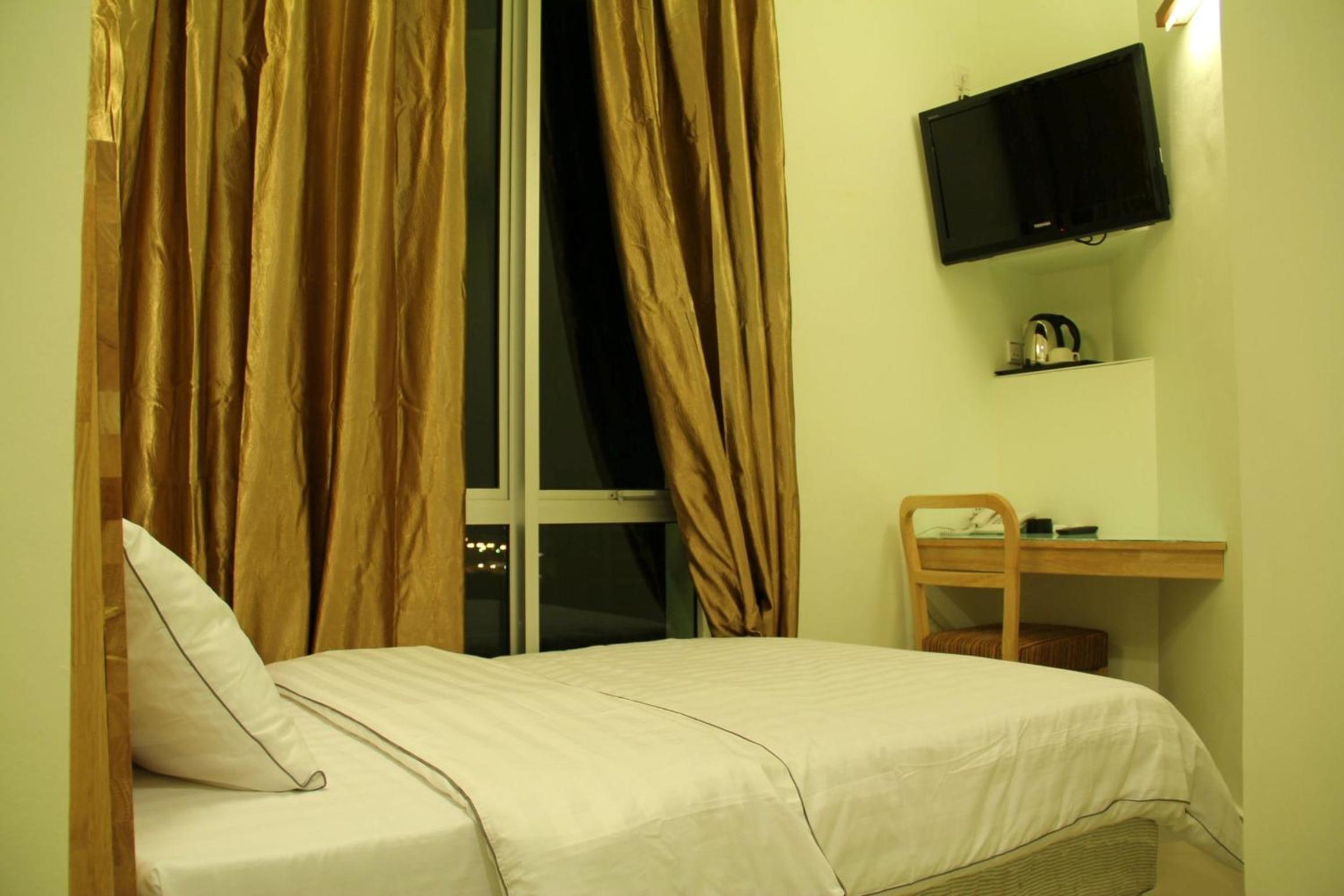 Single Room with Bathroom photo 2