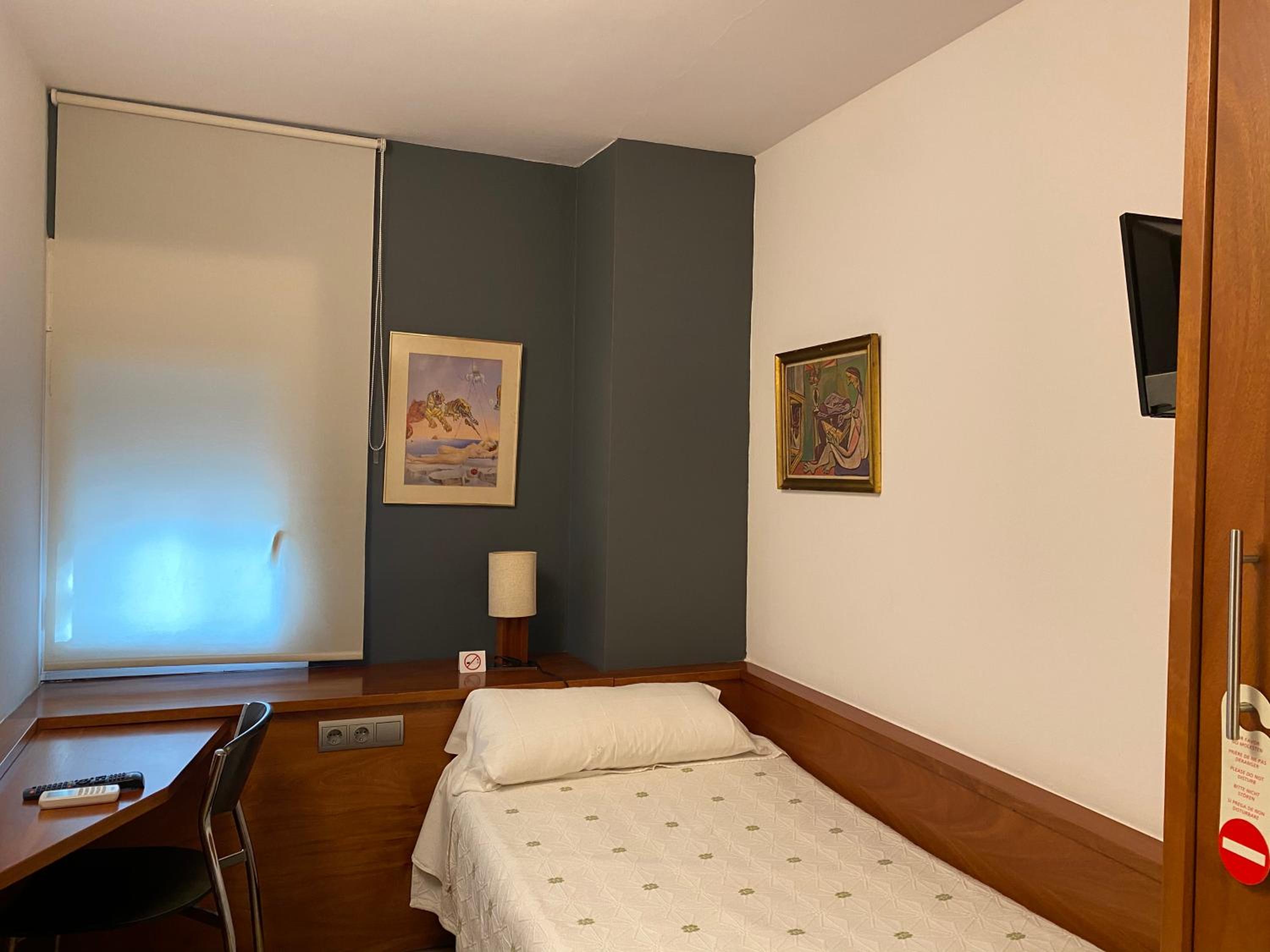 Standard Single Room with Shared Bathroom photo 2